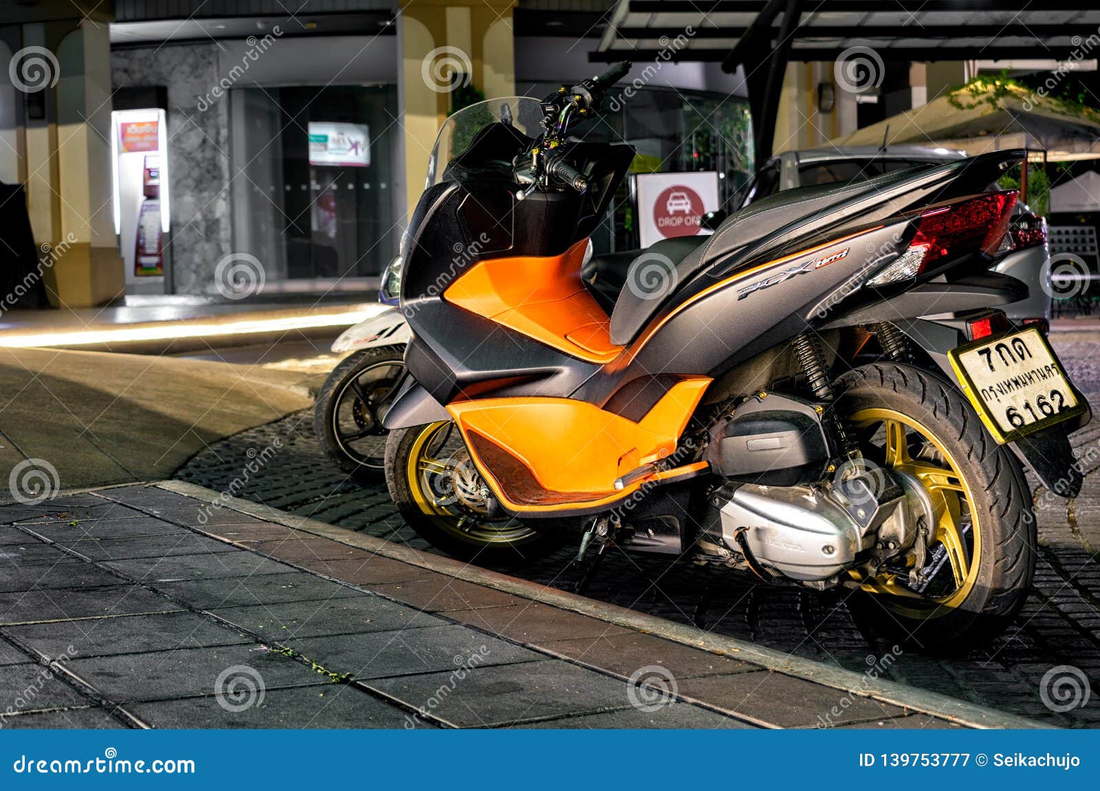 Sejarah Honda PCX di Indonesia dari CBU Thailand dan Vitenam Hingga  Dirakit Lokal di Sunter  GridOtocom