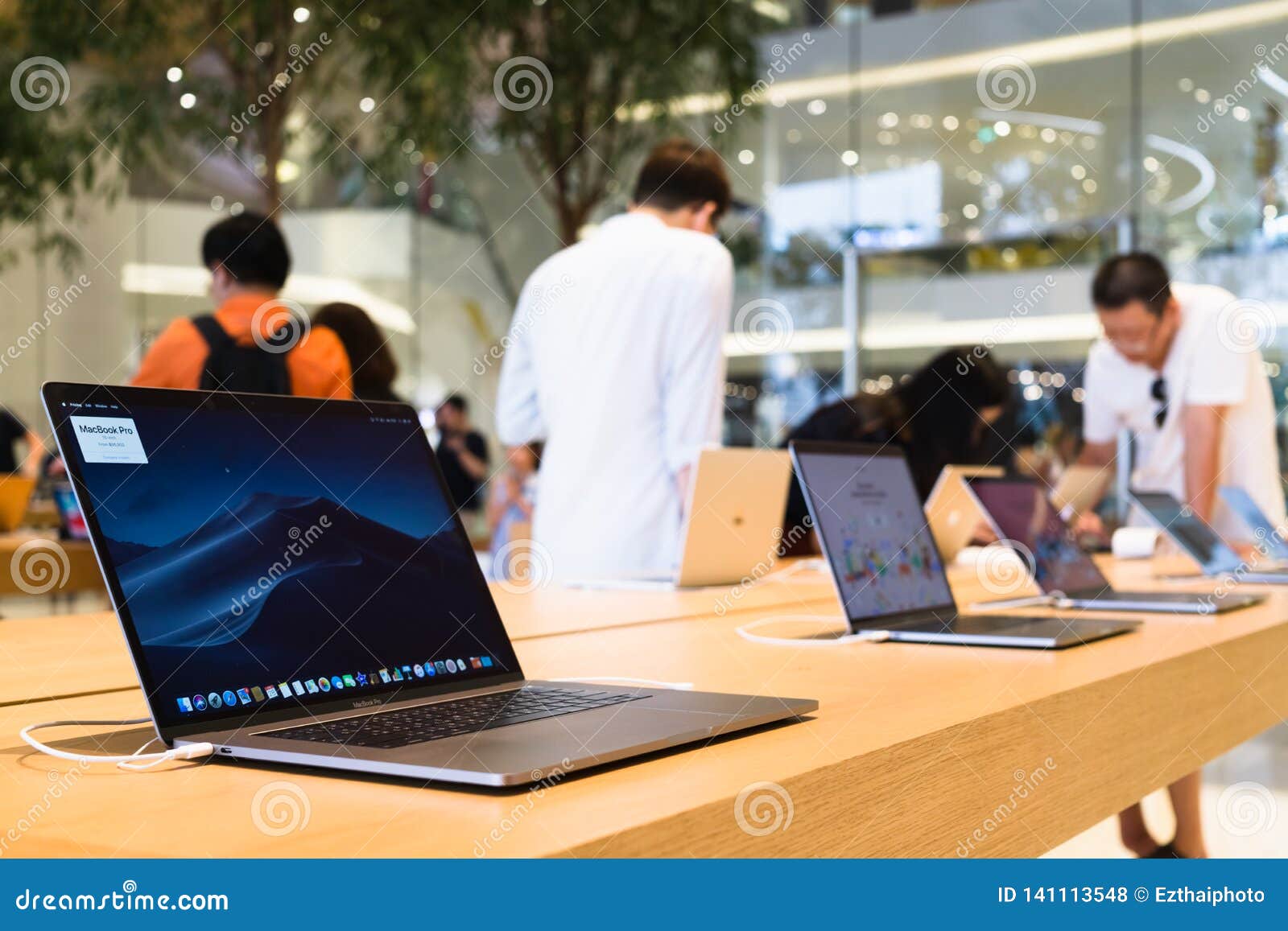 Computers for Sale in a Computer Store Editorial Image - Image of computer,  computers: 135429635