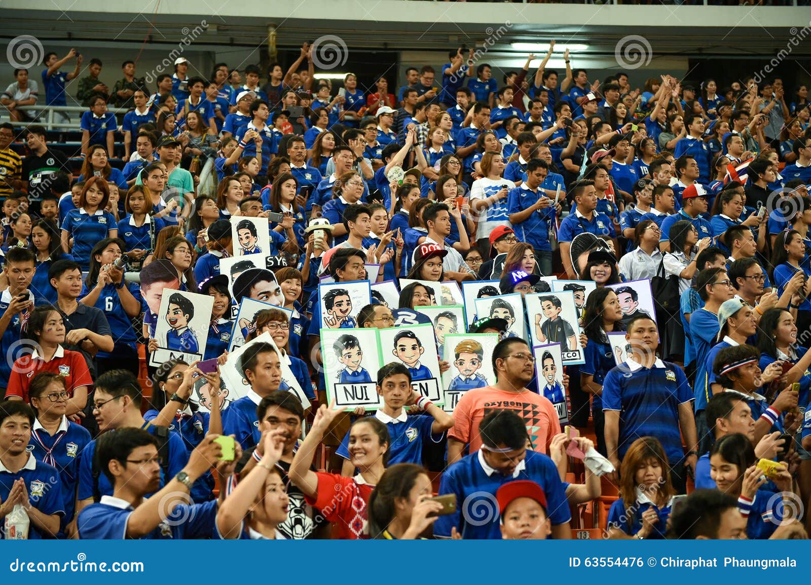 BANGKOK THAILAND NOV12: 2015 Unidentified Fans of Thailand Support ...