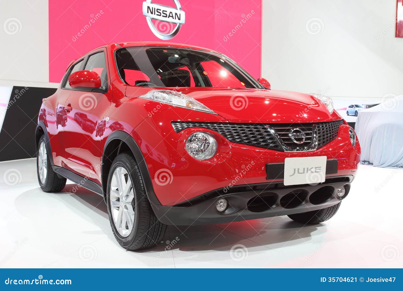 Bangkok Thailand November 28 Red Jeep Car Nissan Juke On Display At The 30th Thailand International Motor Expo 13 On Editorial Photo Image Of Show Front