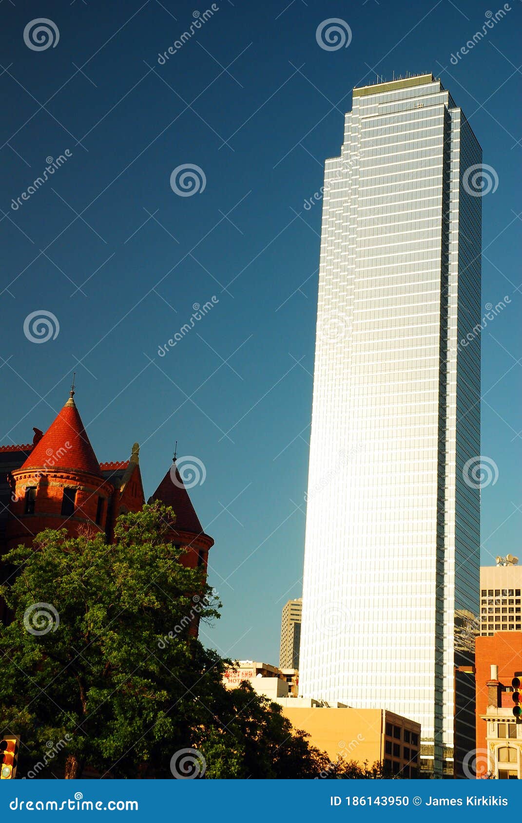 the bank of america tower, dallas