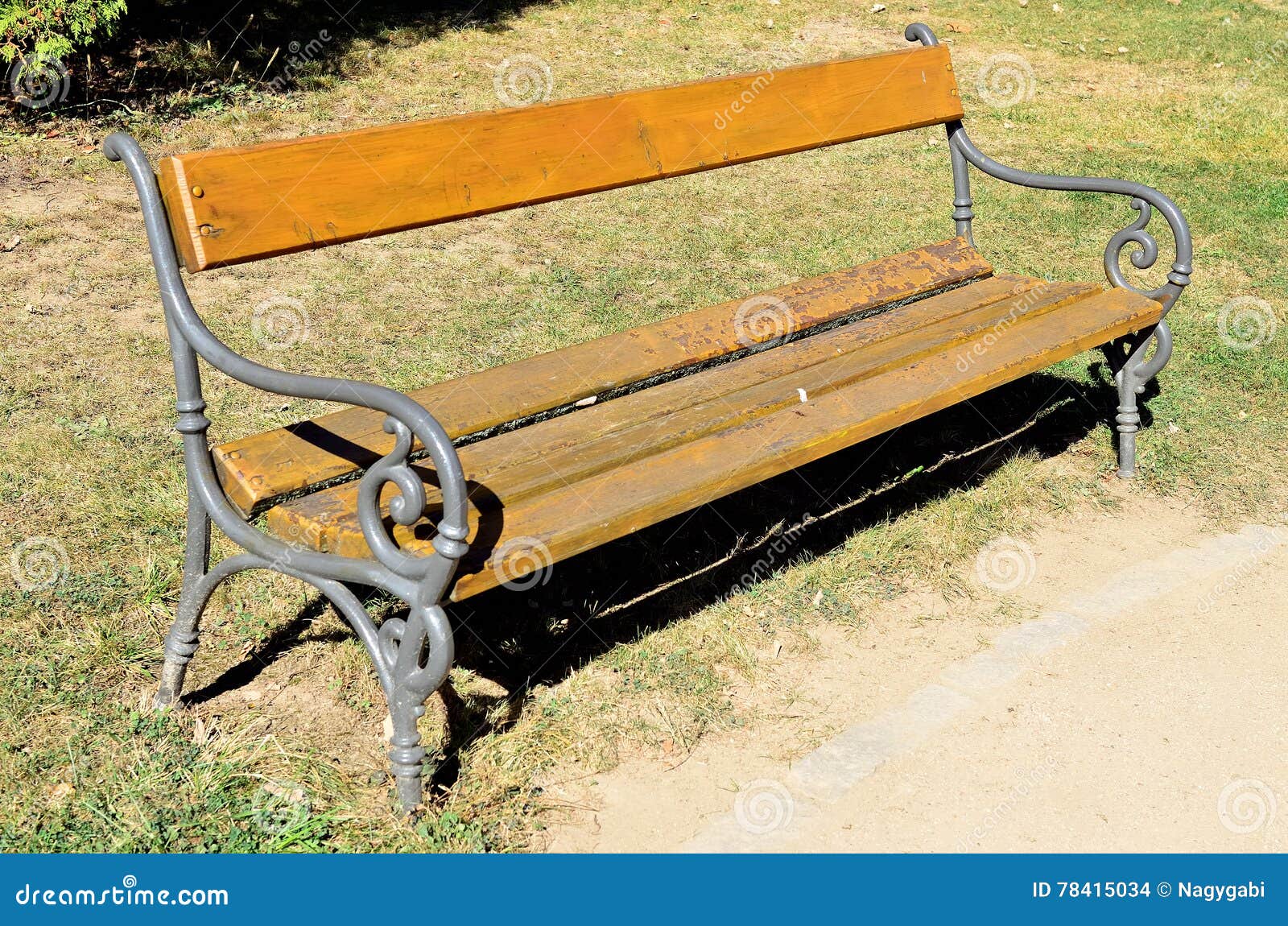 Bank im garten stockfoto. Bild von gras, leuchte, hintergrund 78415034