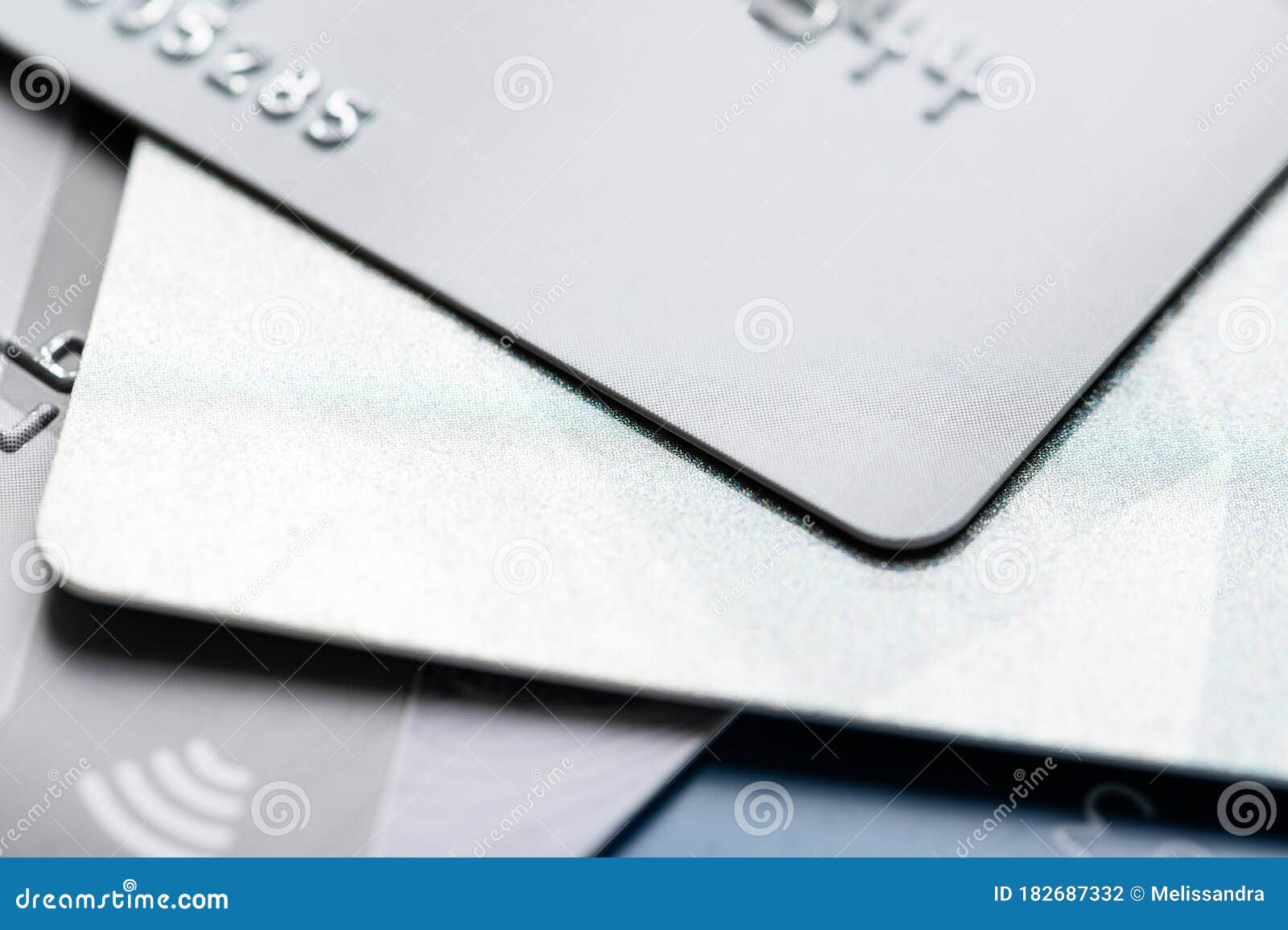 Bankkort Av Plast Med Chips. Kontaktlös Ersättningsteknik För 
