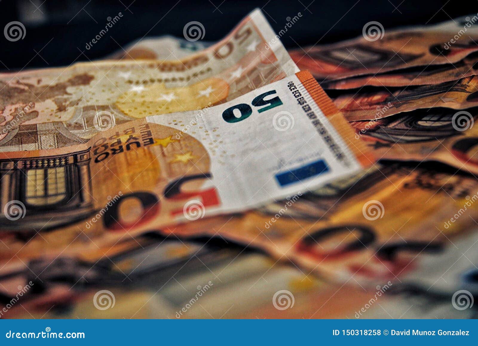 banknotes of 50 euros.