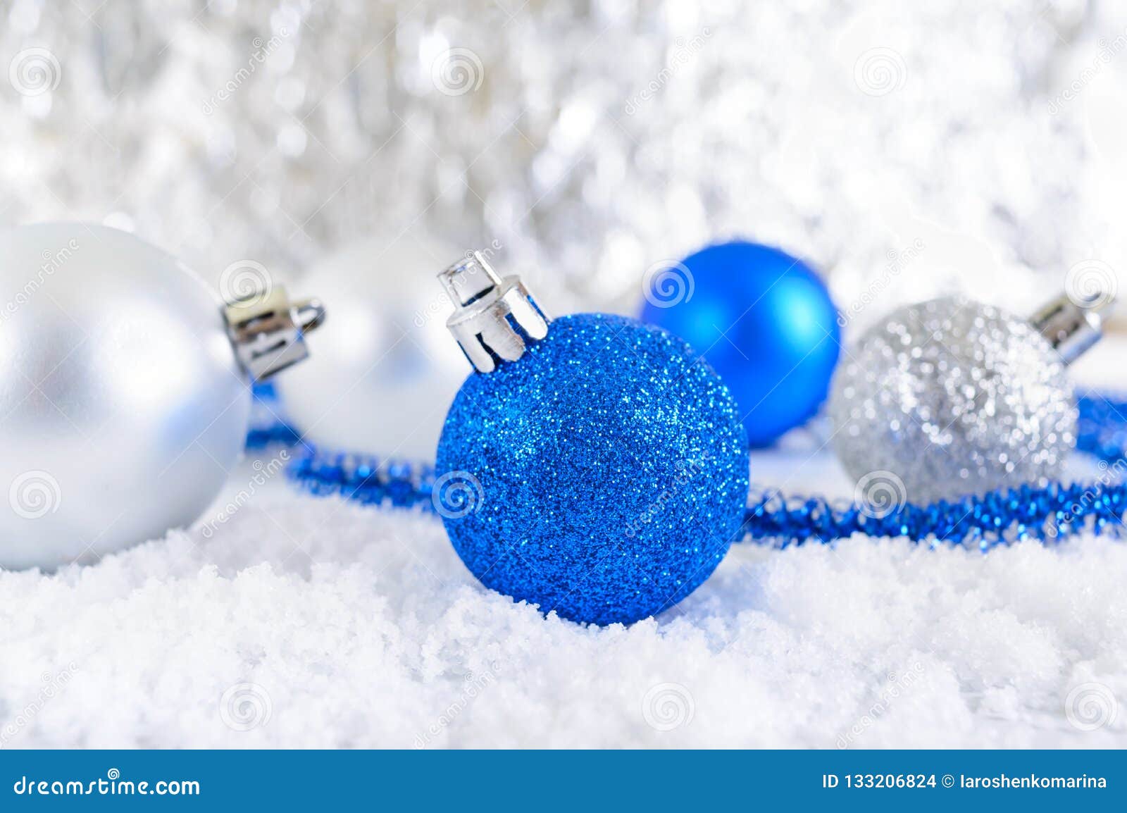 Bannière De Nouvelle Année Avec Des Boules De Noël Bleu