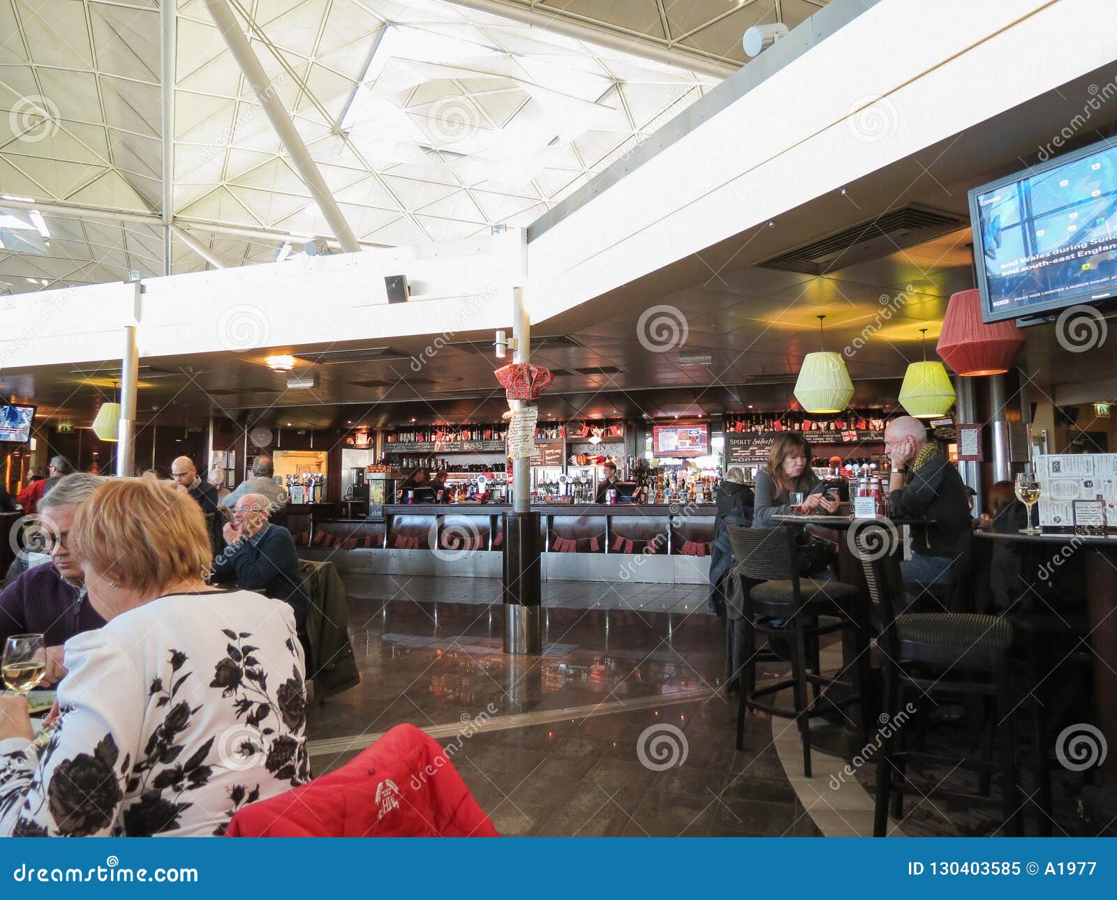 Bar Do Aeroporto De Londres Stansted Imagem Editorial Imagem de povos