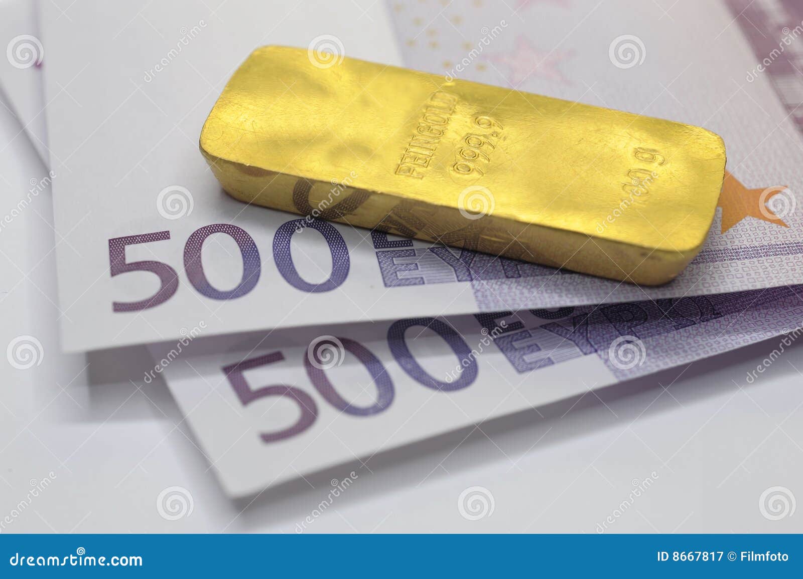 Concentratie Regelen Intimidatie Bar of gold and 1000 Euros stock image. Image of goldbars - 8667817