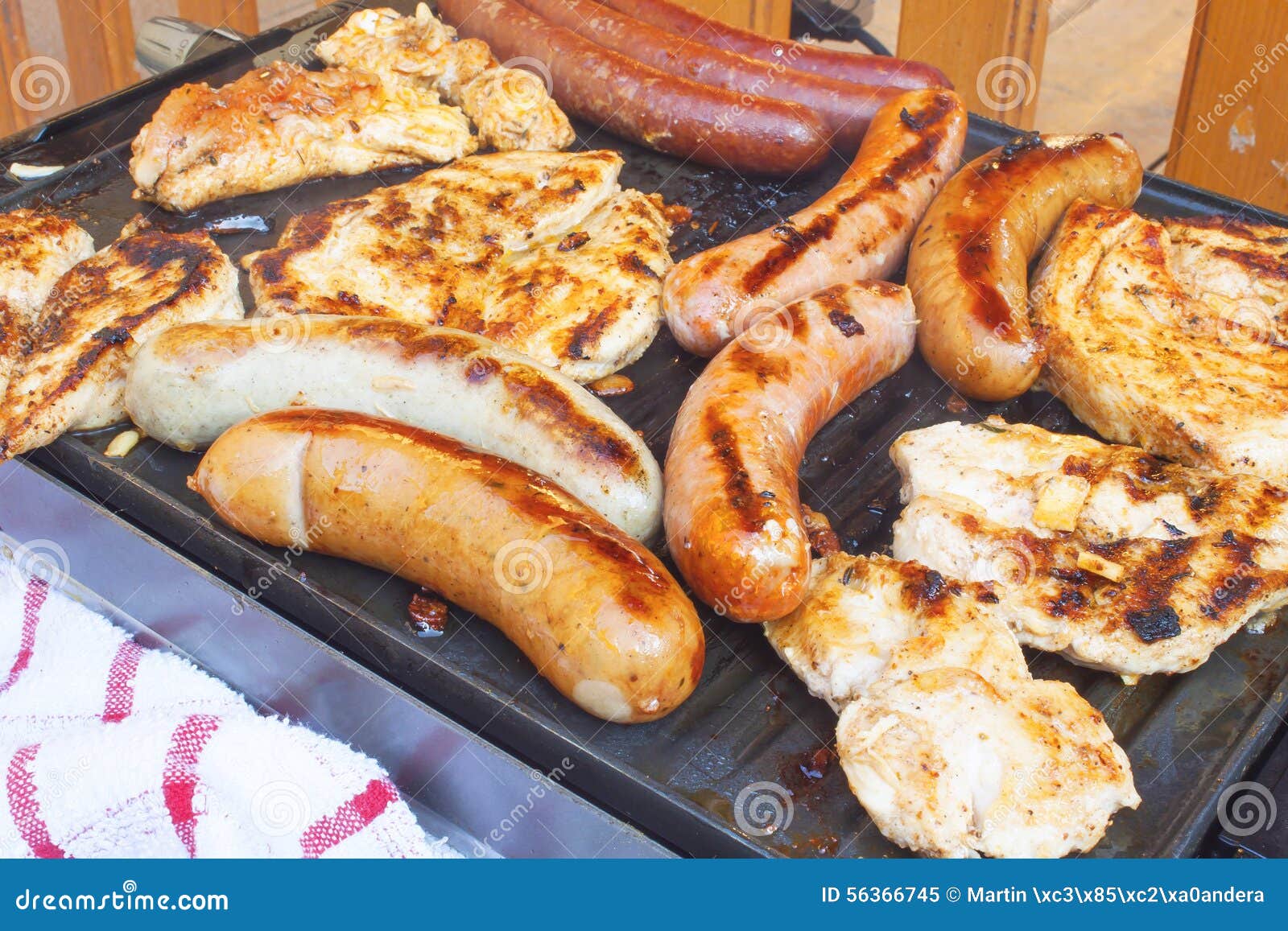 Barbacoa En La Parrilla Eléctrica Partido Del Verano, Vista