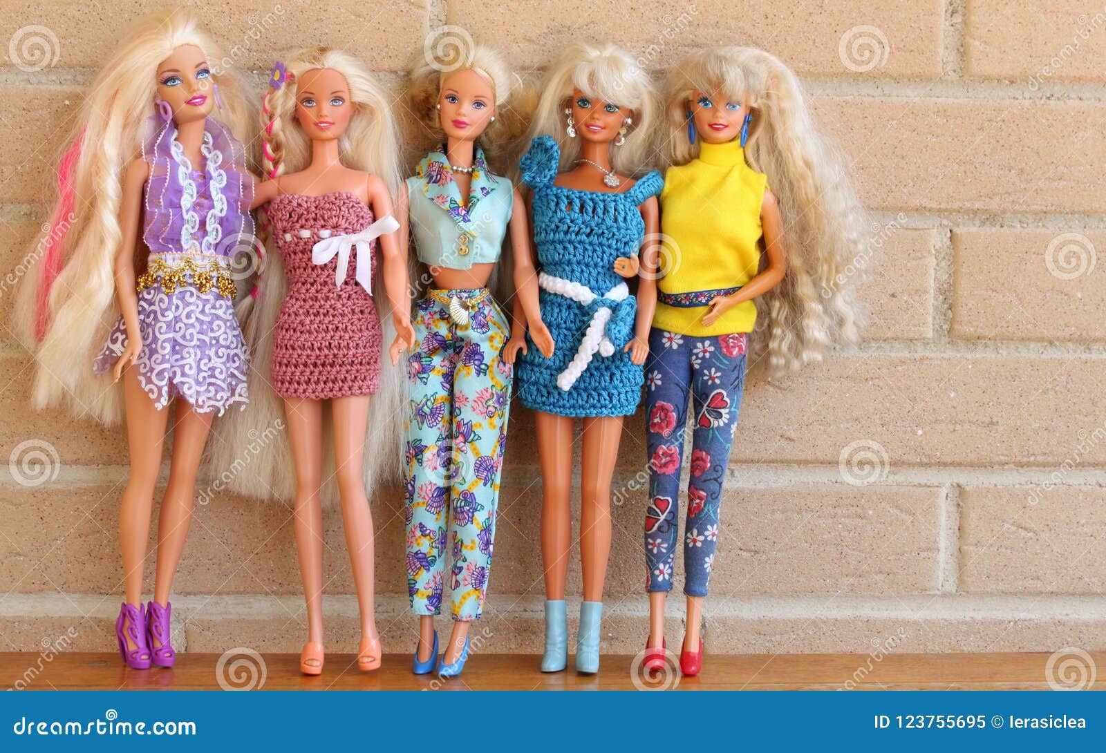 Barbie Dolls Whit 80s and 90s Outfits Editorial Image - Image of dolls,  icon: 123755695