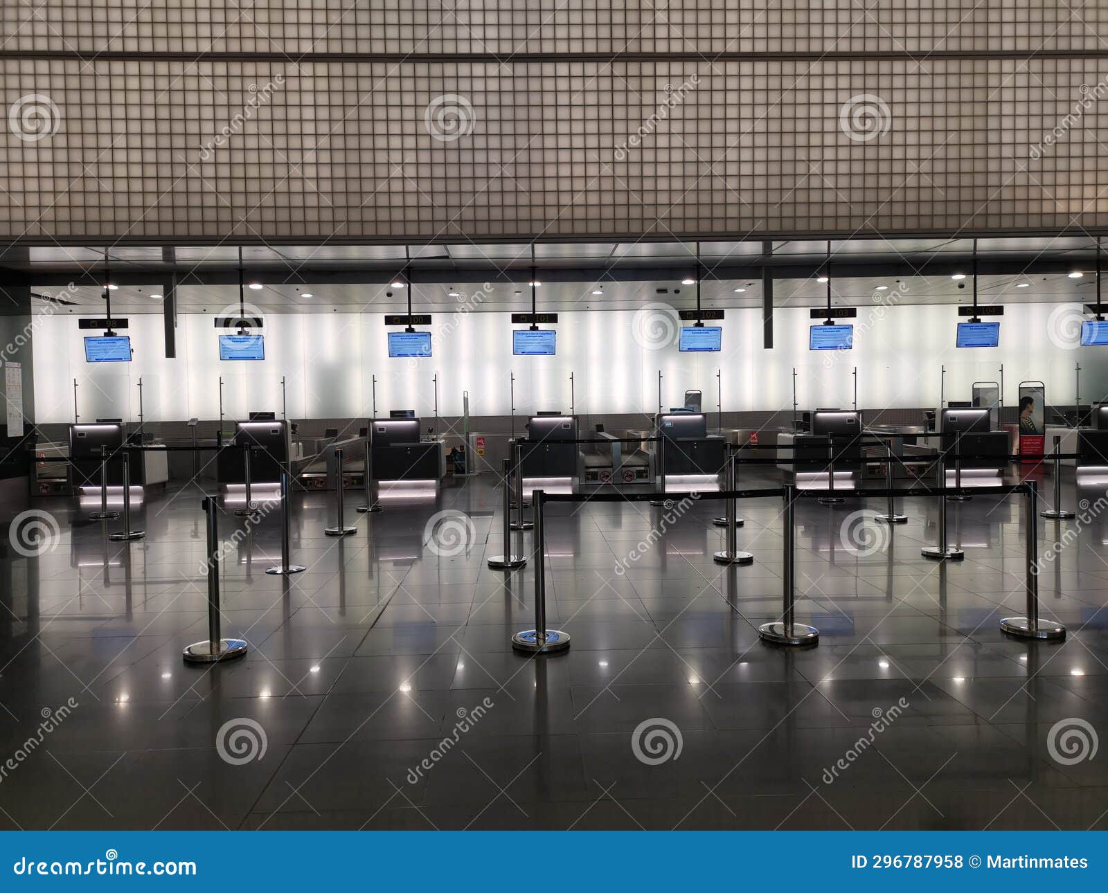 barcelona airport terminal b, departure hall, aeropuerto josep tarradellas, el prat, barcelona