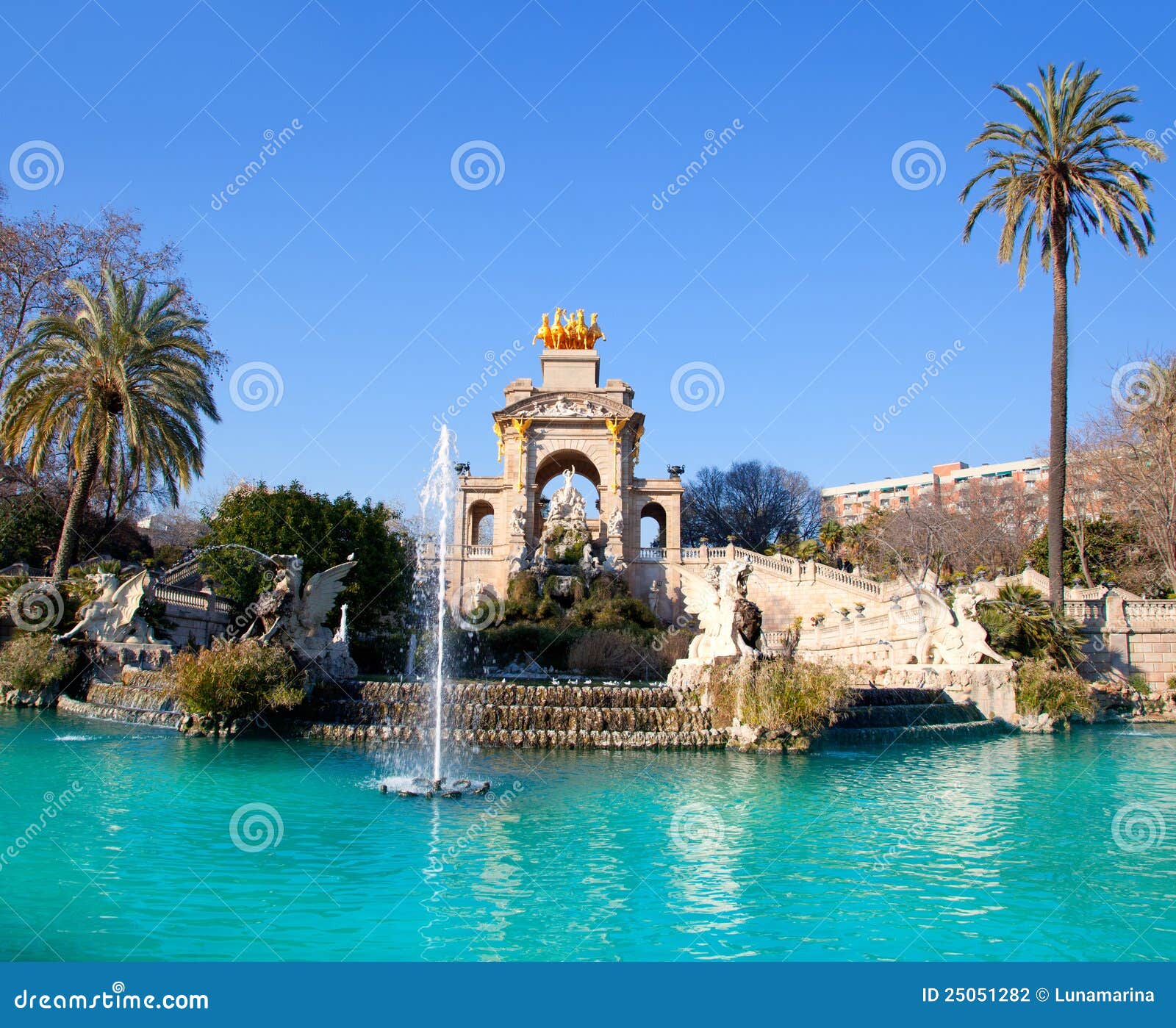 barcelona ciudadela park lake fountain