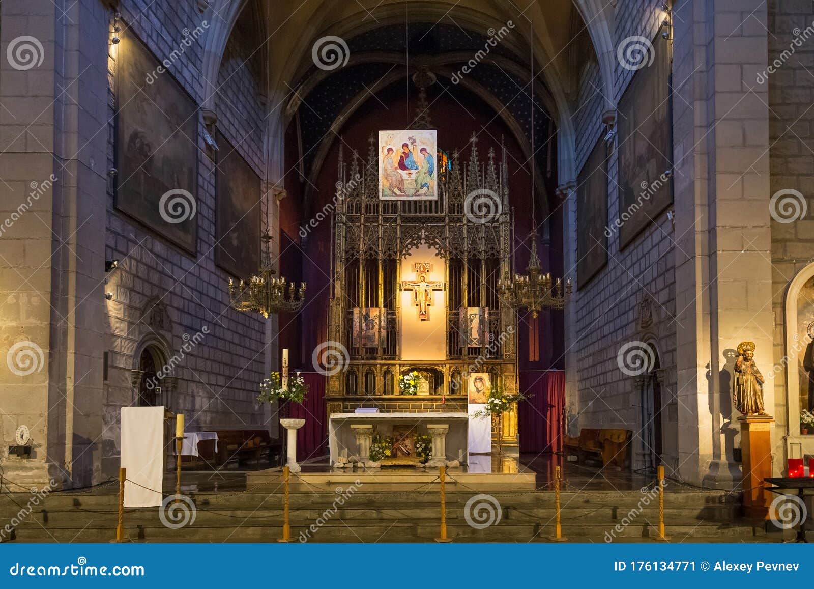 Barcelona España 15 De Mayo De 2017 : Interior De La Iglesia Católica De San Jaime. La Iglesia Actual Era La Del Convento De Foto editorial - Imagen de europeo, barcelona: 176134771 Barcelona España 15 De Mayo De 2017 : Interior De La Iglesia Católica De San Jaime. La Iglesia Actual Era La Del Convento De Foto editorial - Imagen de europeo, barcelona: 176134771