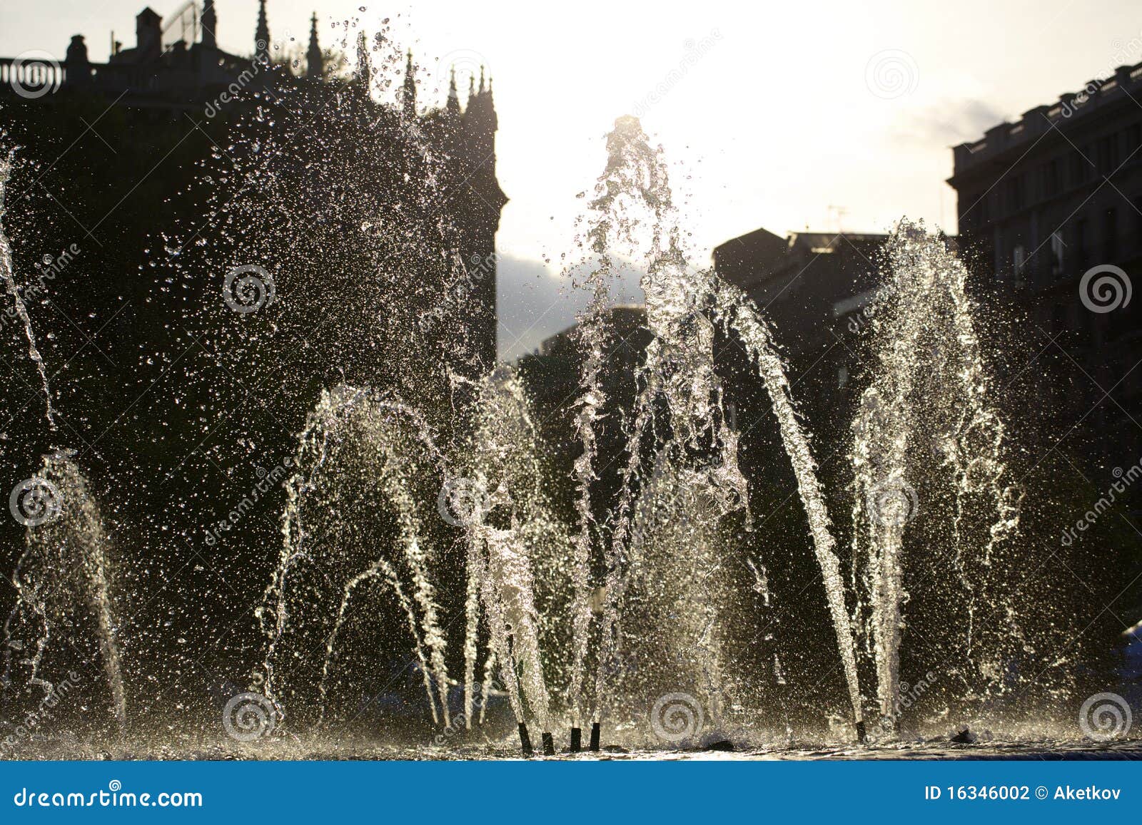 Barcelona fontanny woda. Barcelona piękne catalunya fontanny fotografii śliwki Spain