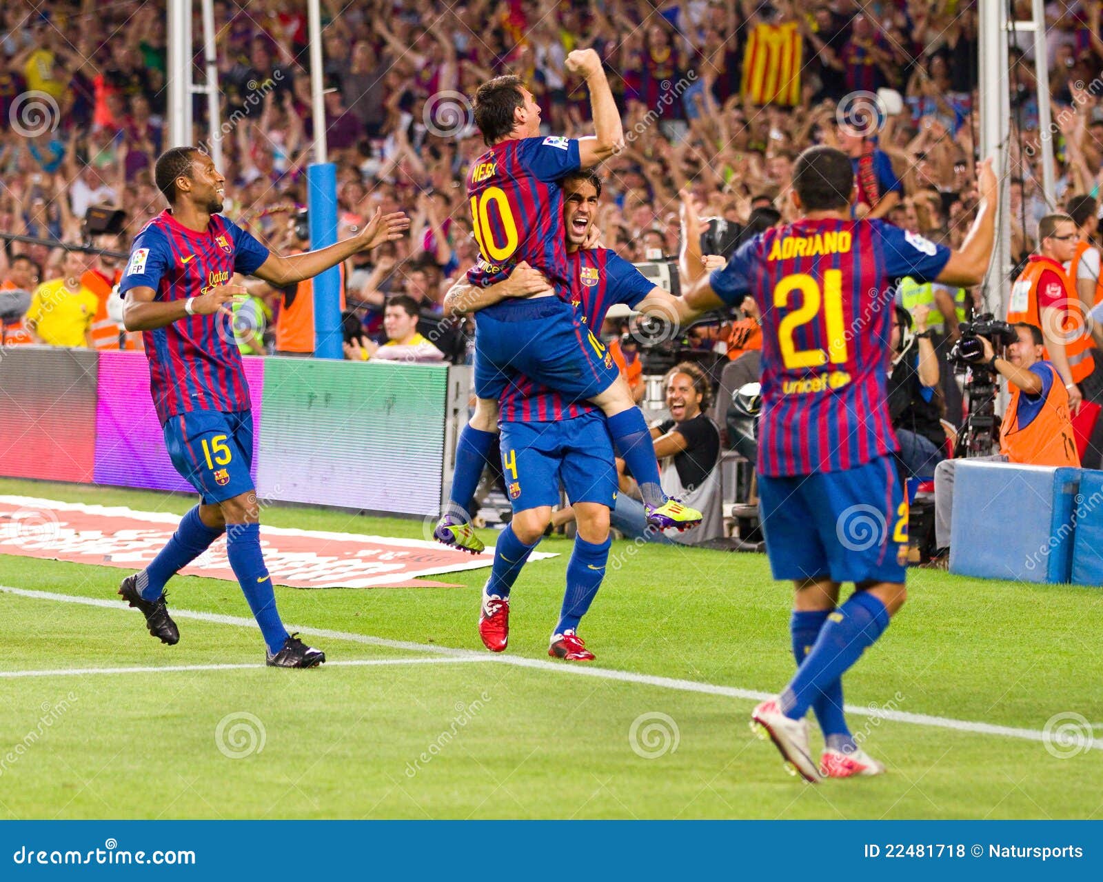 barcelona-footballers-celebrating-goal-22481718.jpg