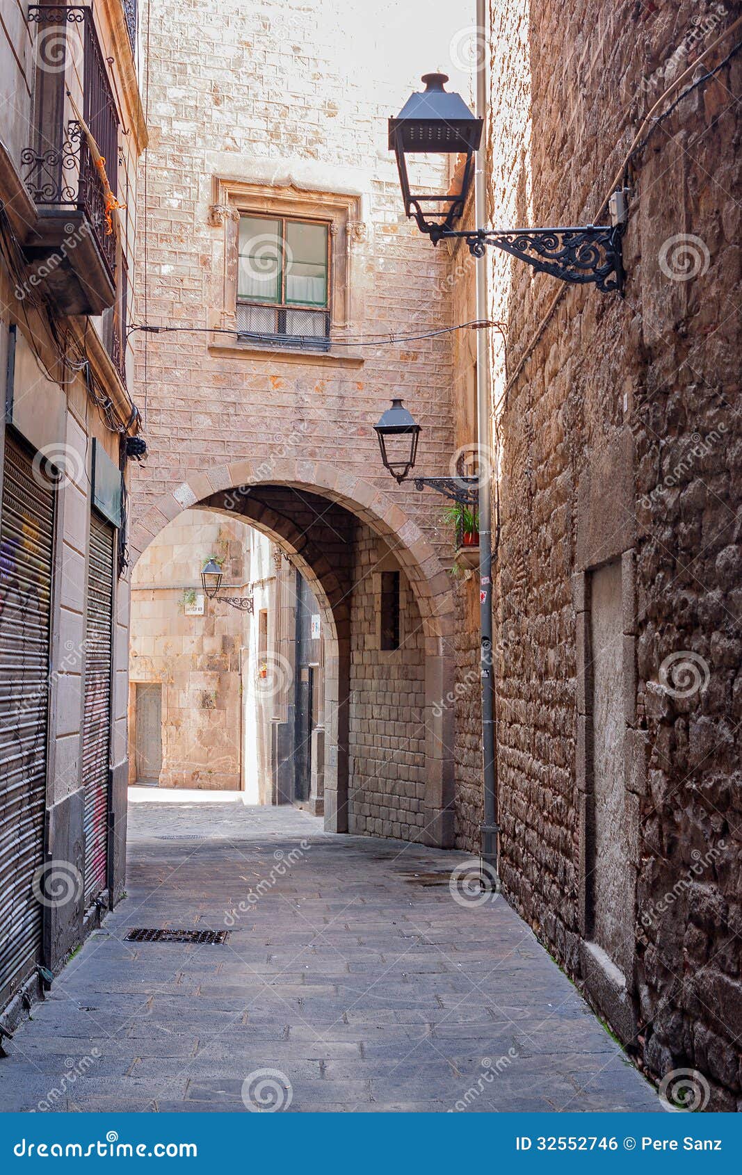 Barcelona Gothic quarter stock photo. Image of architectural 32552746