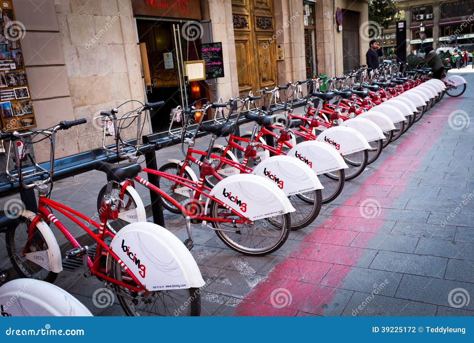 bike sharing barcelona tourist