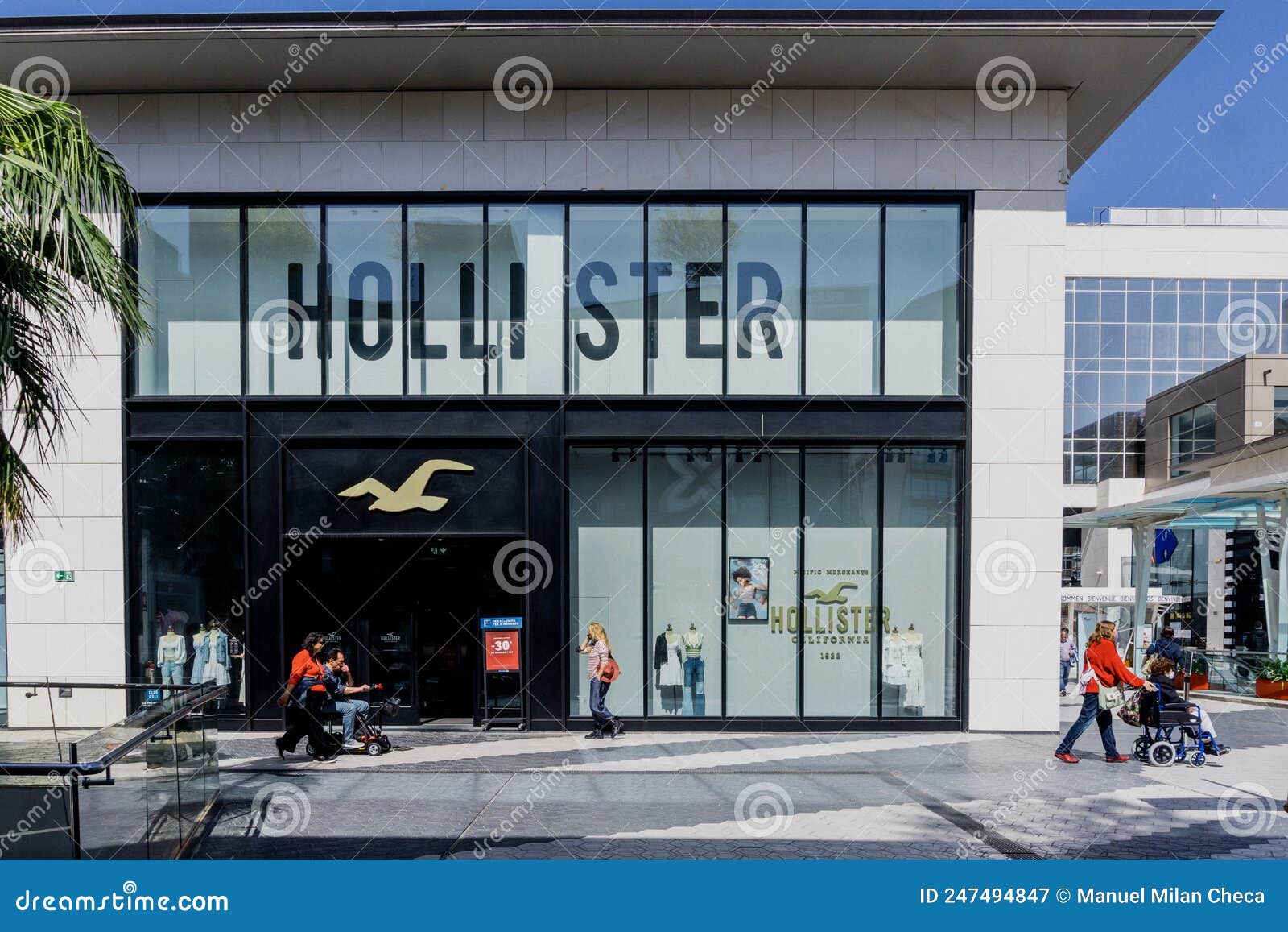 Rey Lear Mariscos Suponer Hollister Shop Stock Photos - Free & Royalty-Free Stock Photos from  Dreamstime