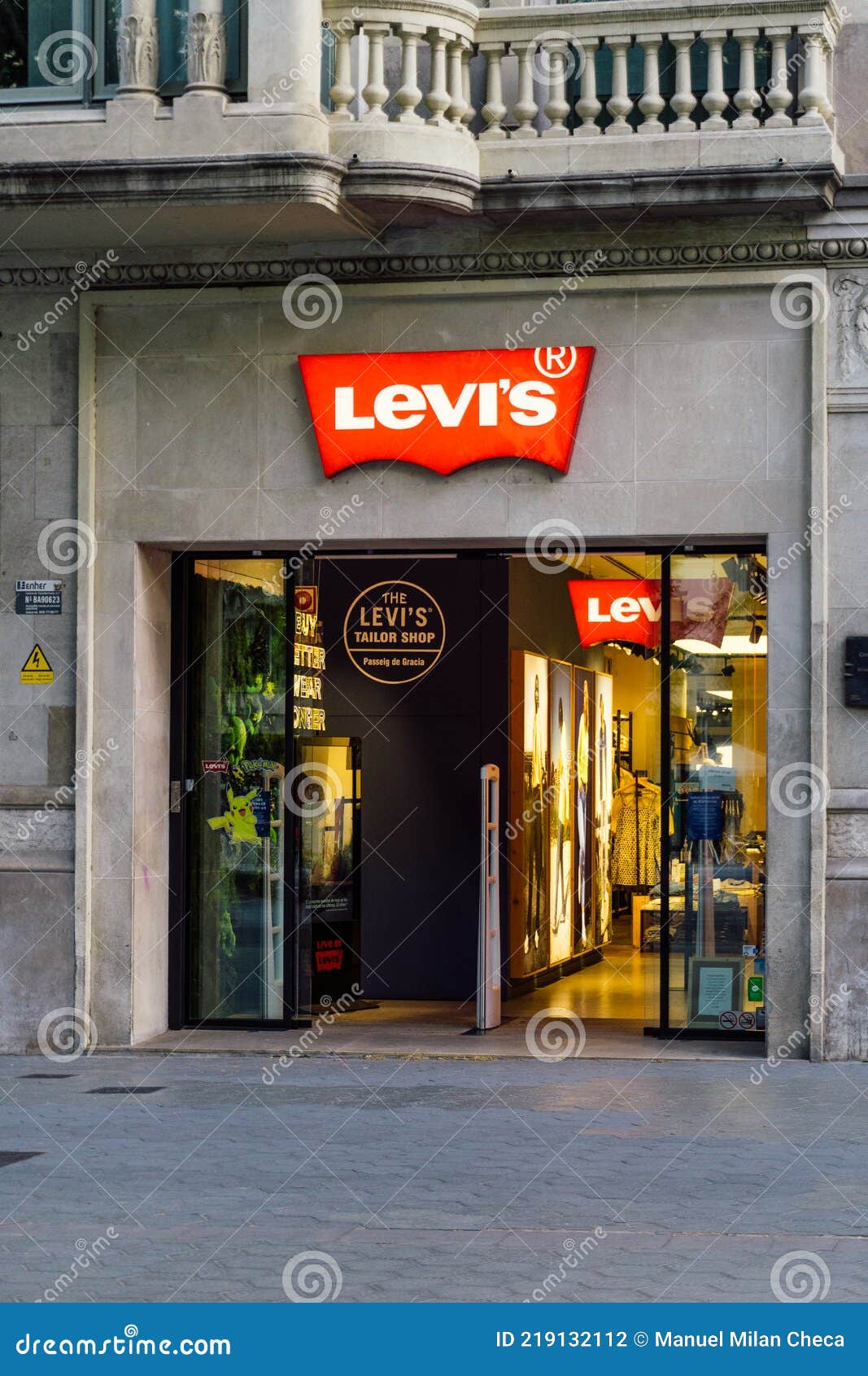 Barcelona, Spain - May 11, 2021. Logo and Facade of Levis an American  Capital Company that Produces Clothing, Known Worldwide Editorial  Photography - Image of spanish, restaurant: 219132112