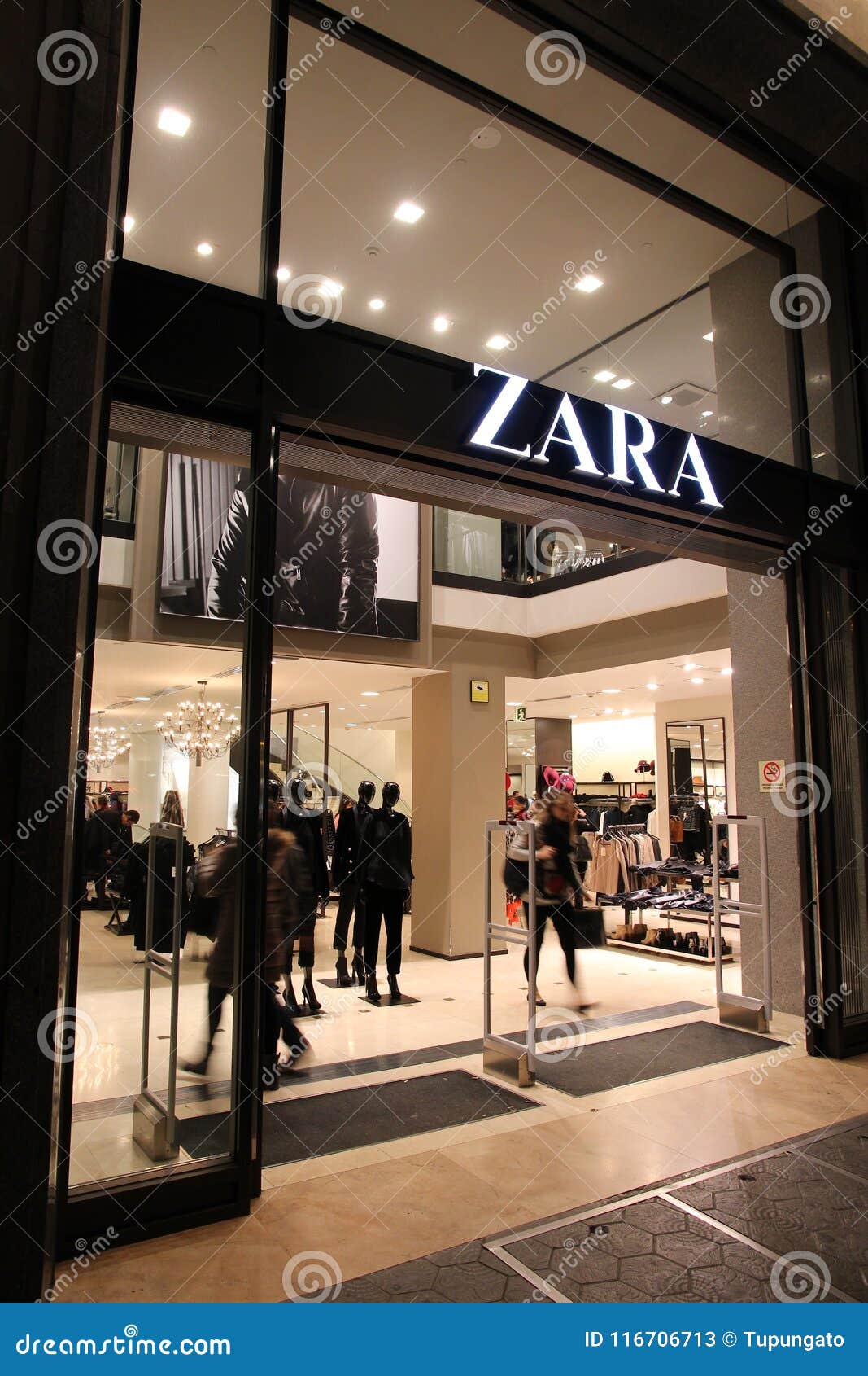 Zara fashion store editorial stock photo. Image of shop - 116706713