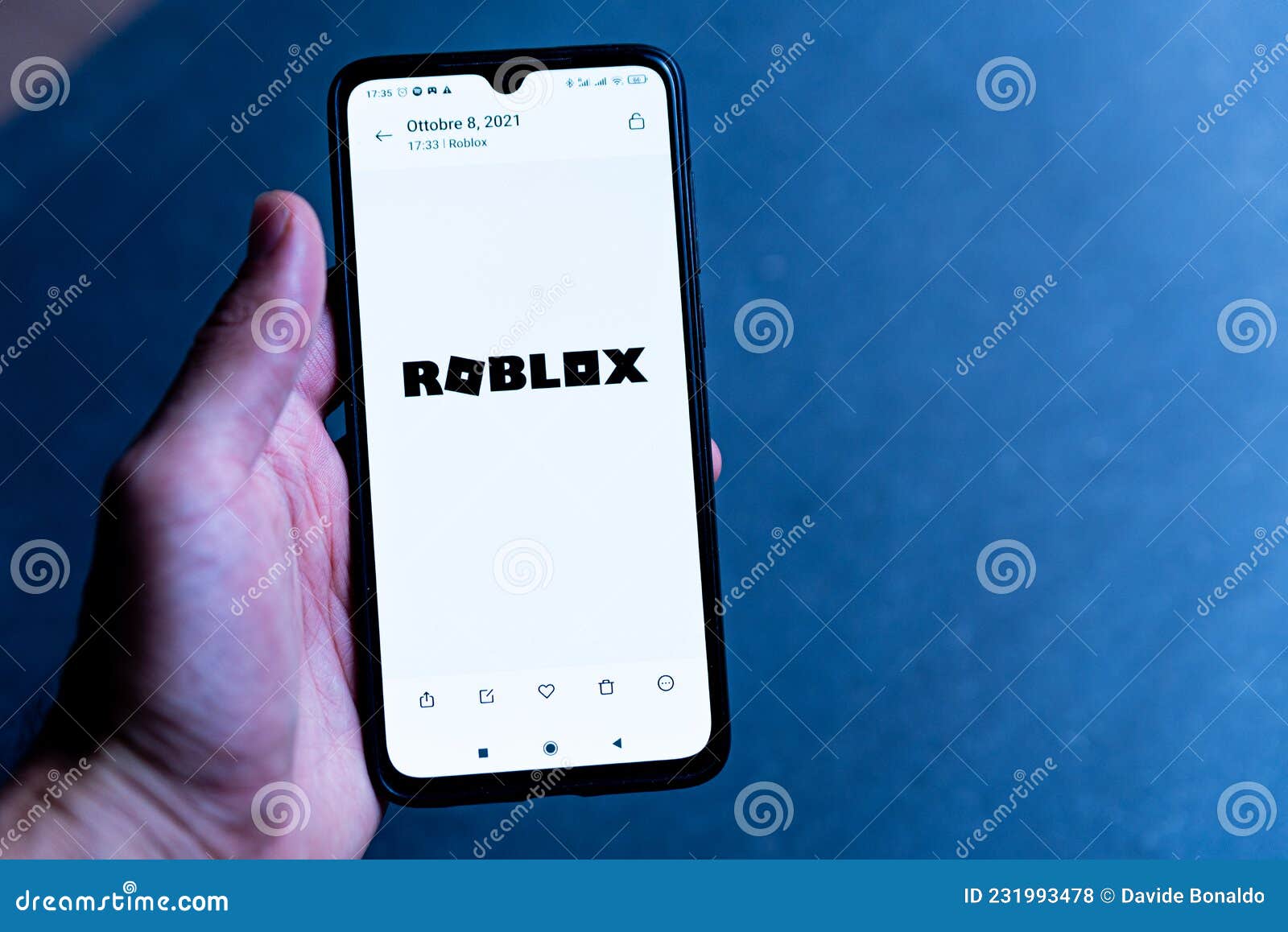 Roblox Game App On Smartphone Screen Foto stock 1996308800