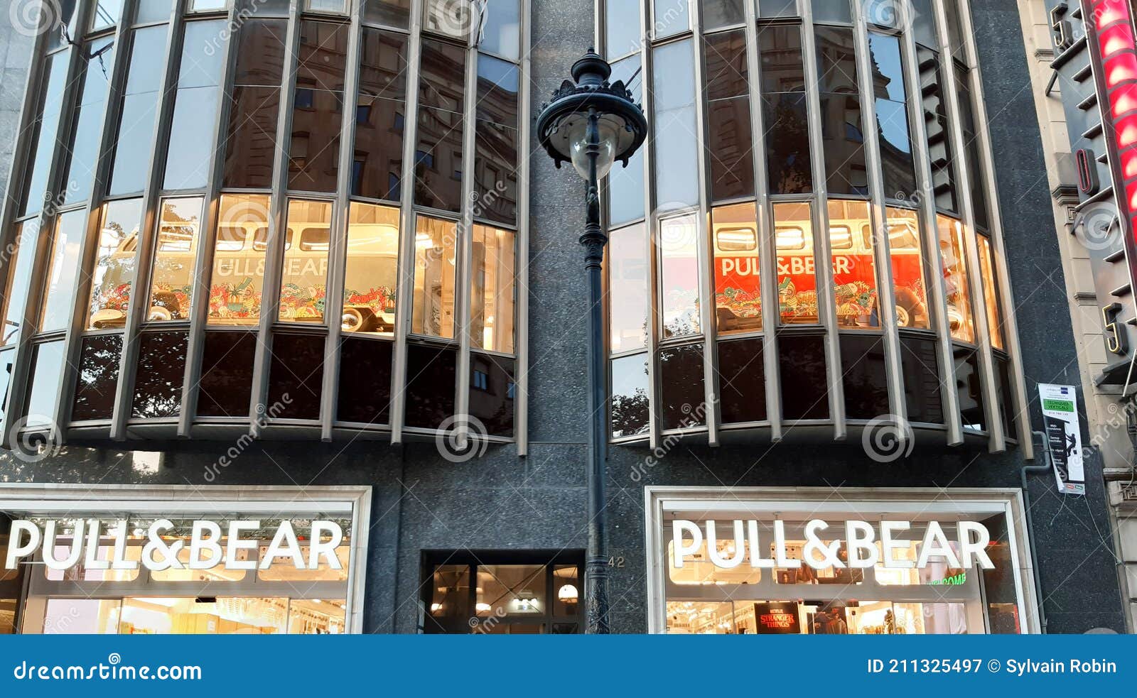 Pull & Bear Store Logo Sign and Text Brand on Facade of Spanish Clothing  and Accessories Boutique Editorial Photography - Image of architecture,  finance: 211325497