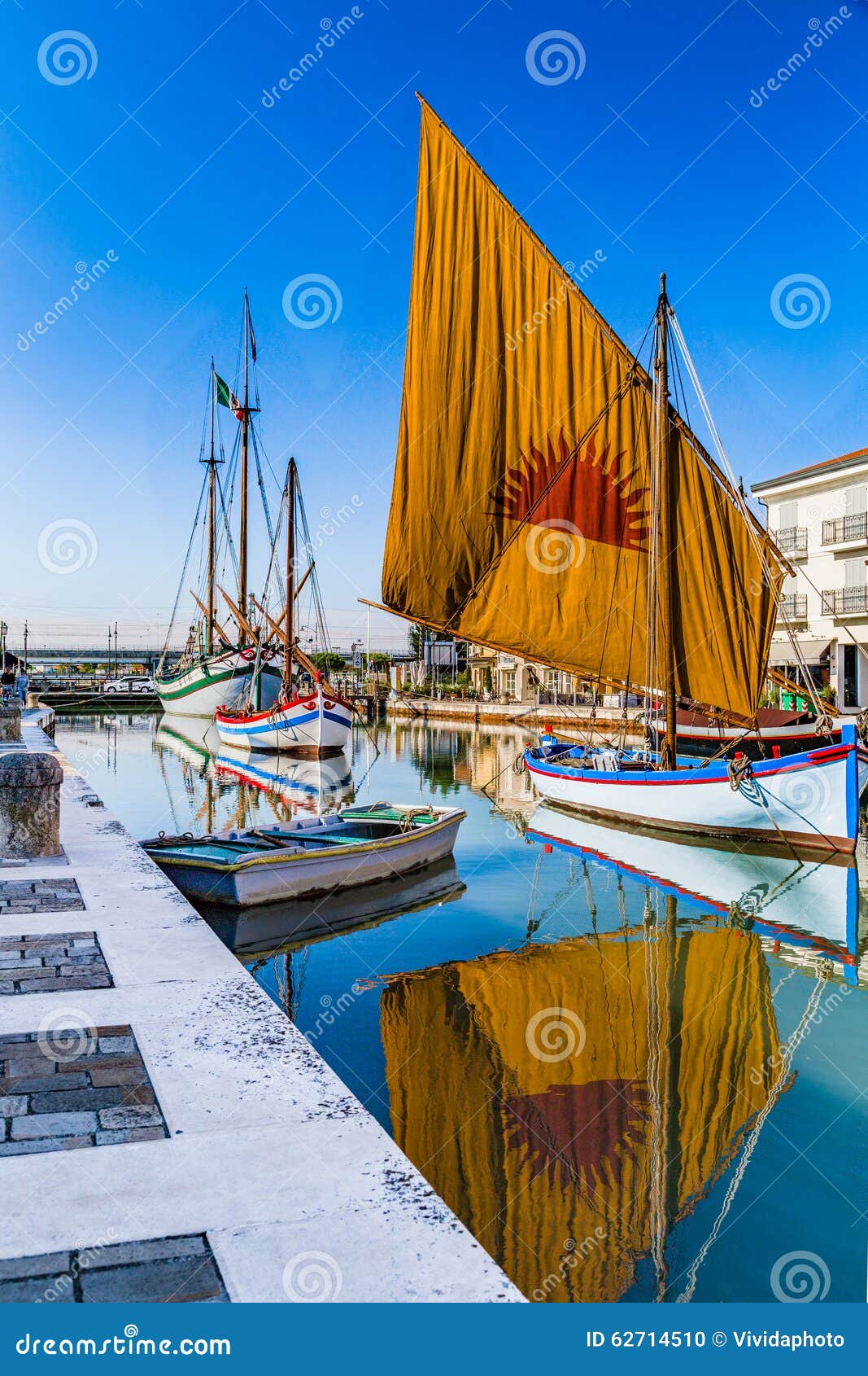 Barche A Vela Antiche Sul Porto Italiano Del Canale Fotografia Stock Immagine Di Antico Emilia