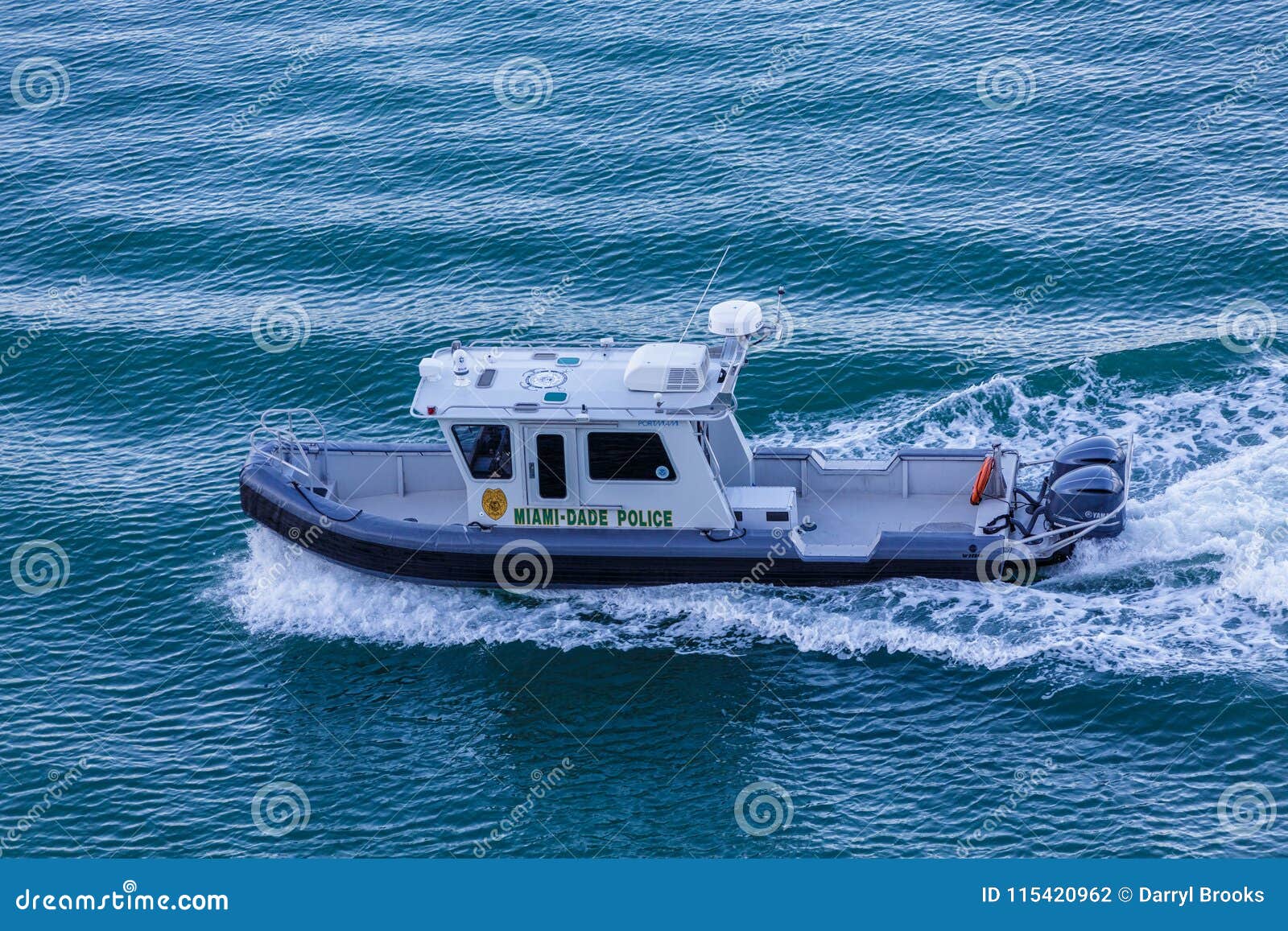 Barco De Policía De Miami En La Bahía De Biscayne Fotografía editorial - Imagen de equipo, américa: 115420962