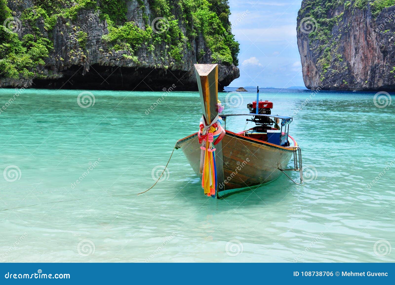 Barco En La Playa En La Isla De Koh Phi Phi, Phuket, Tailandia Foto de  archivo - Imagen de verano, roca: 108738706, image size:1600x1153