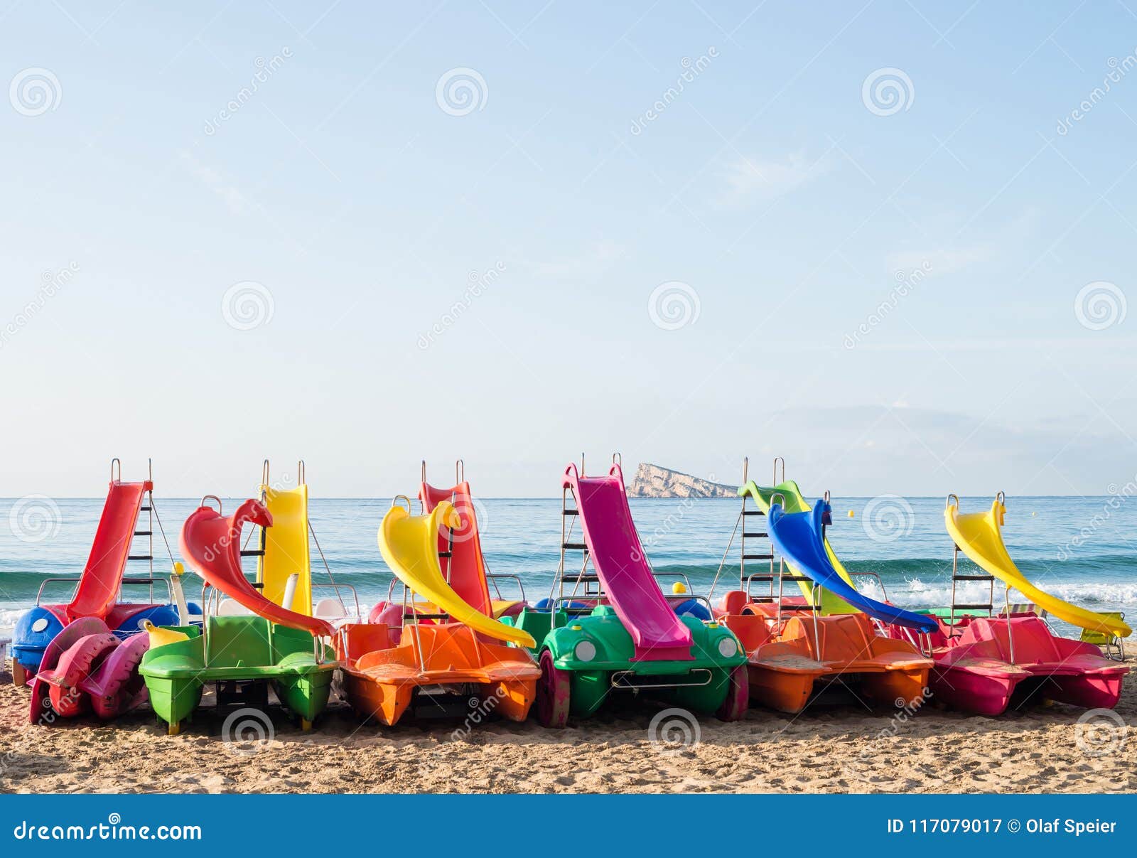 Barcos Do Pedal Na Praia De Benidorm Imagem de Stock Imagem de