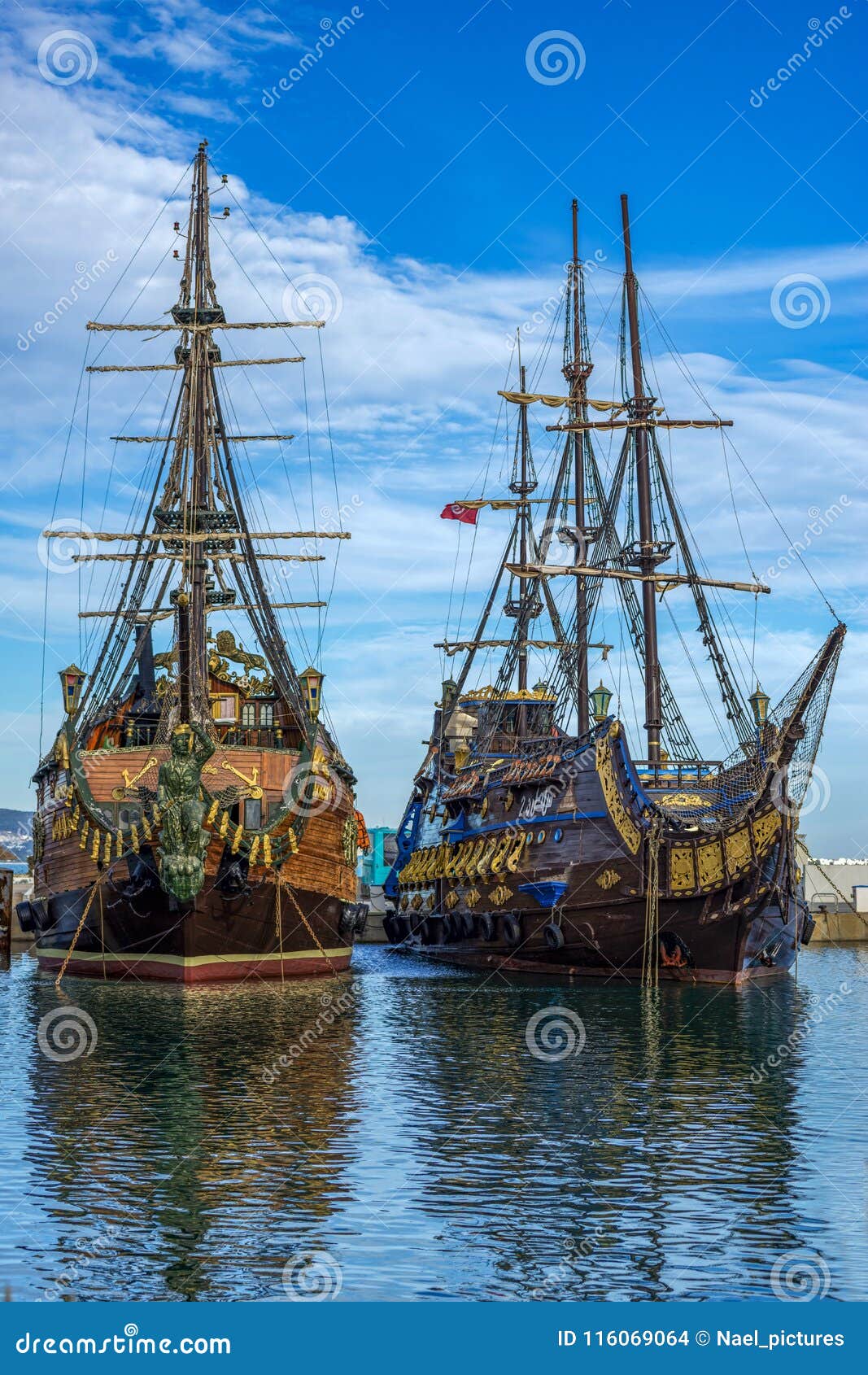Barcos piratas turísticos imagen de archivo editorial. Imagen de naves -  116069064