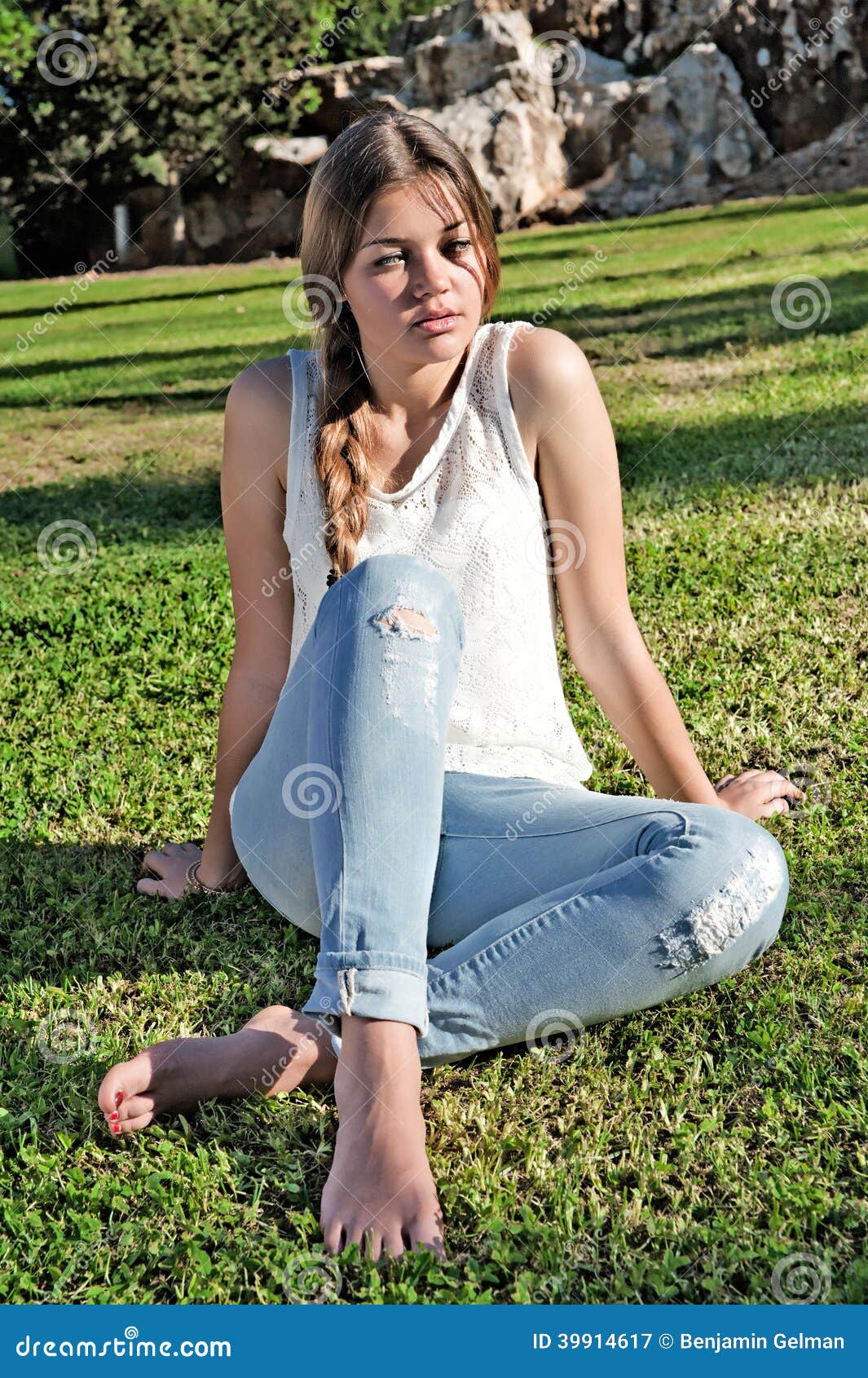 jeans Barefoot girl in