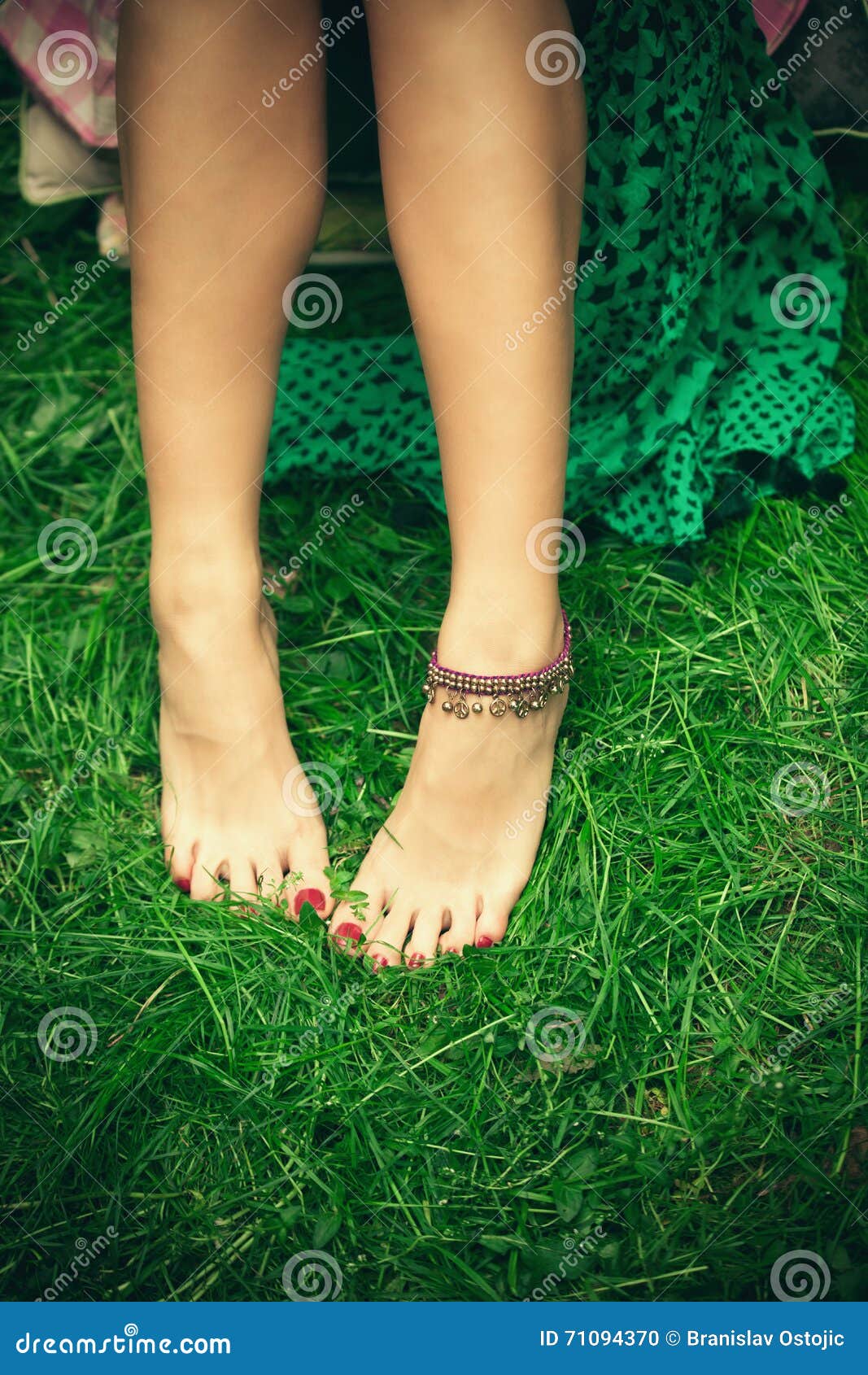 Artmiss Boho Women Rhinestones Anklet Bracelet Beaded Woven Silver Ankle  Chain Double Barefoot Beach Anklet for Teen Girls : Amazon.in: Jewellery