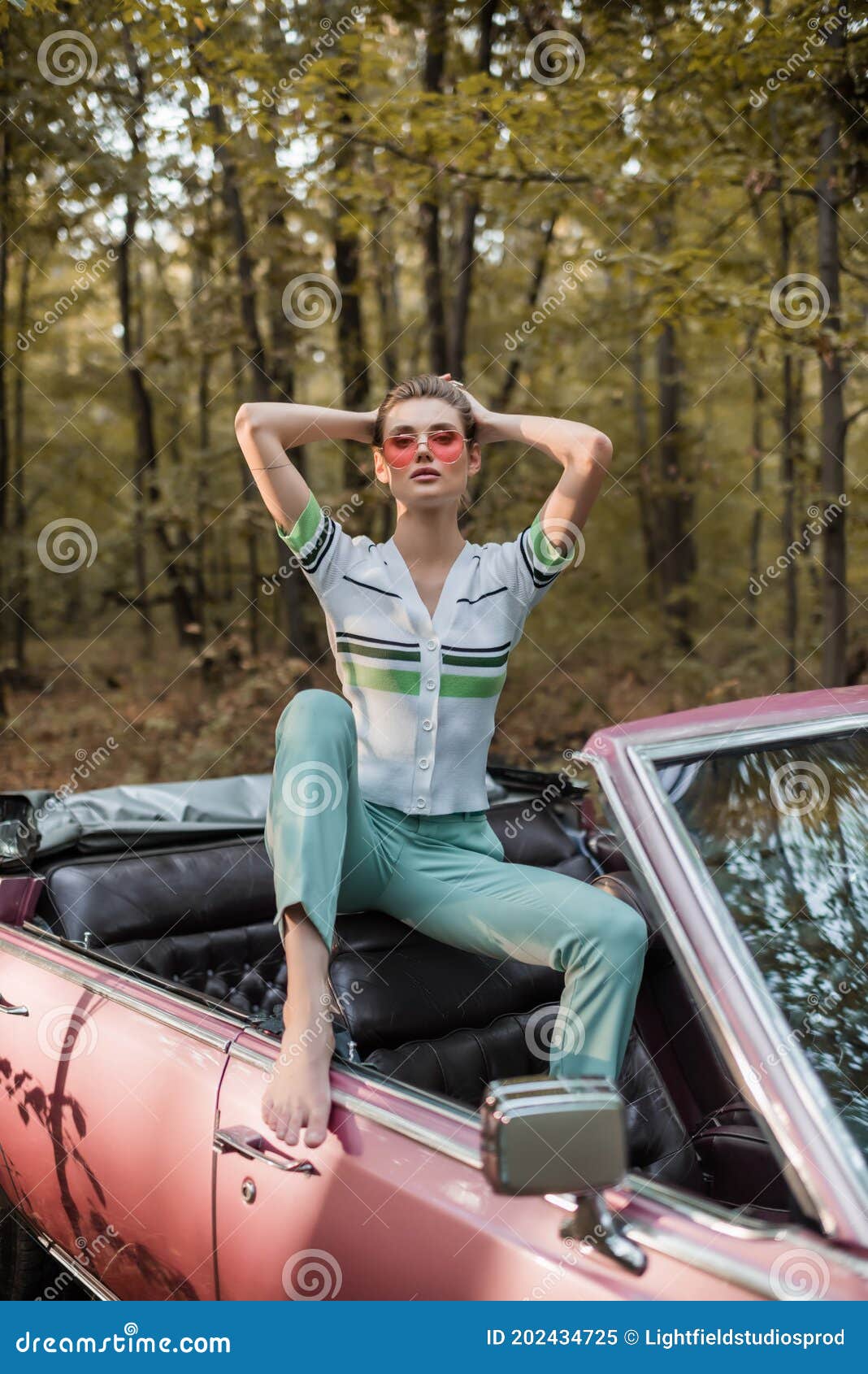 https://thumbs.dreamstime.com/z/barefoot-woman-posing-vintage-cabriolet-stylish-barefoot-woman-posing-vintage-cabriolet-hands-behind-head-202434725.jpg