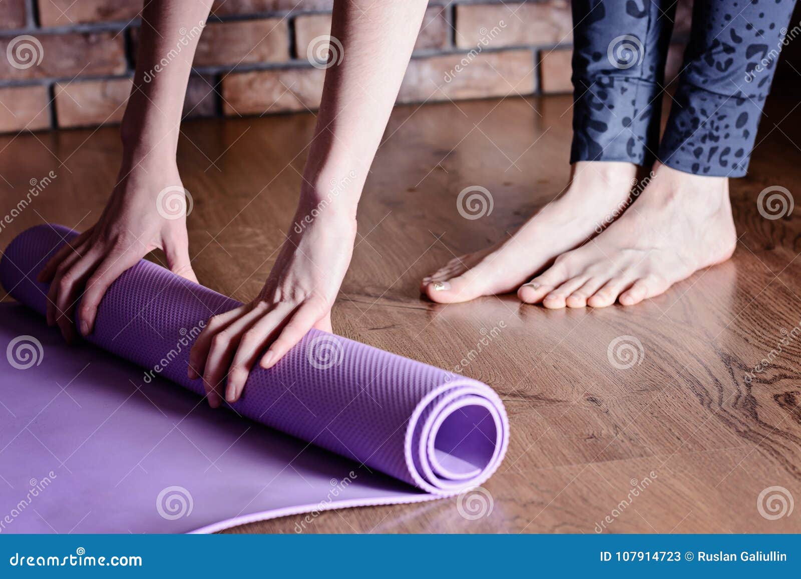 barefoot yoga mat