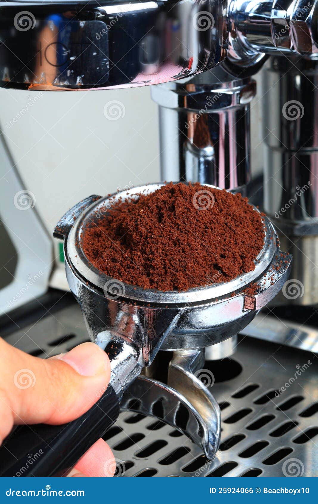 barista take coffee grind to making espresso