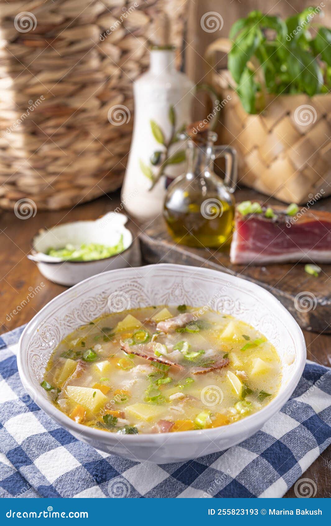barley soup, zuppa di orzo. zuppa tradizionale con pancetta e orzo nel nord italia, trento. cucina contadina, tipica