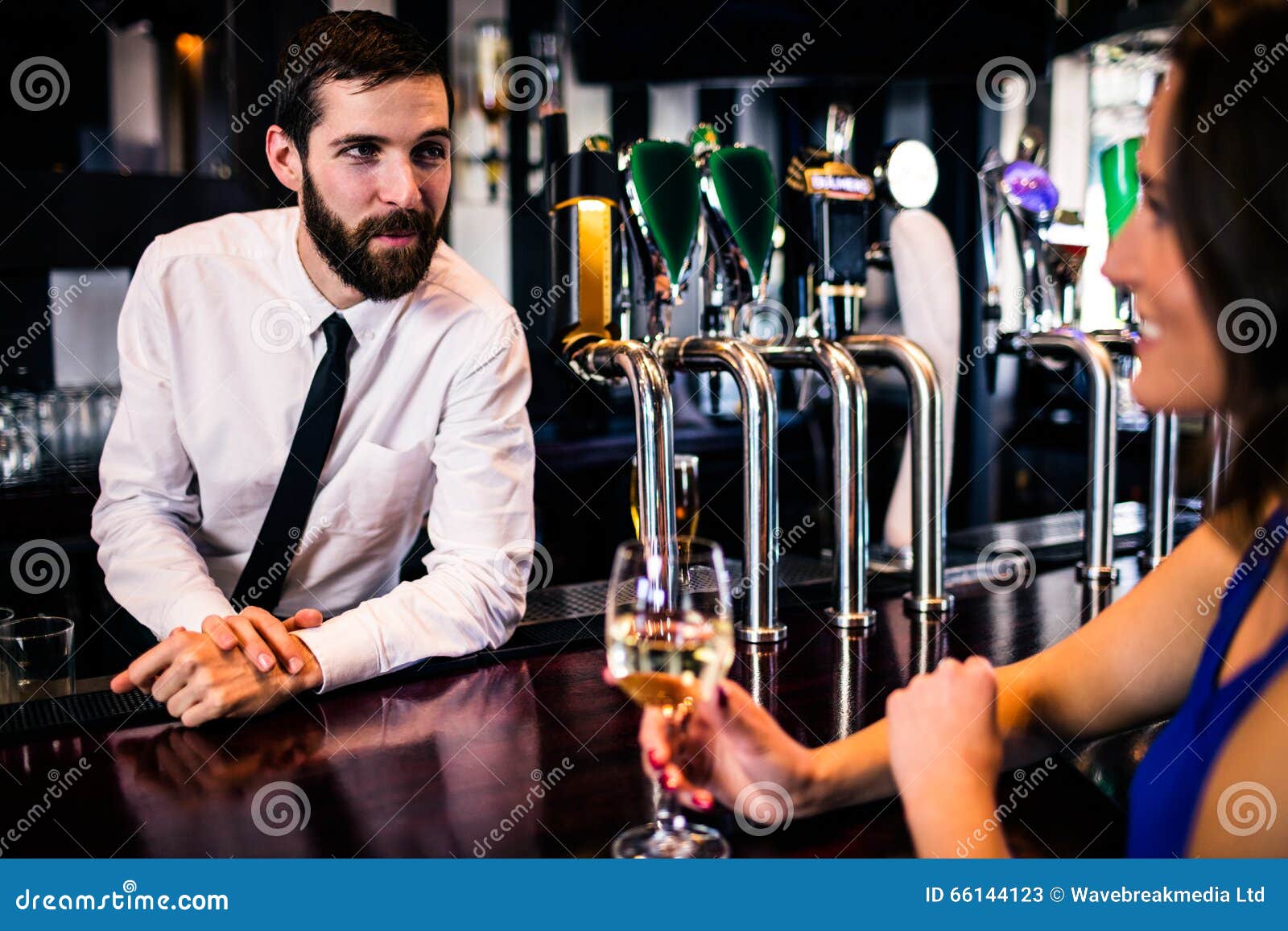 bartenders dating clienți
