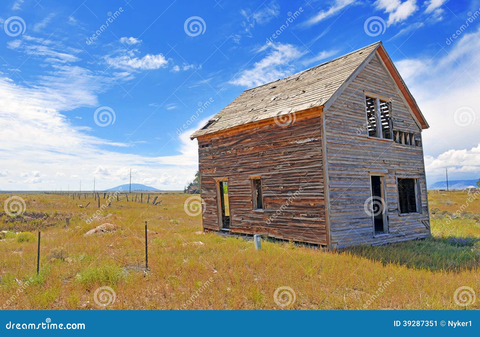 Barn / Cabin on American Farmland Stock Image Image of beans, corn