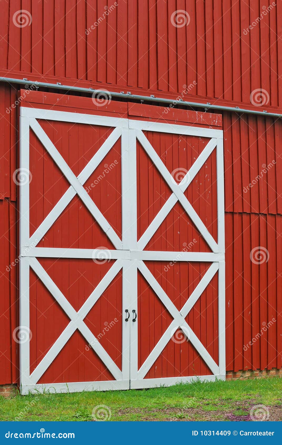 Barn Door Stock Image Image Of Obsolete Door Antique 10314409 barn-door-stock-image-image-of-obsolete-door-antique-10314409