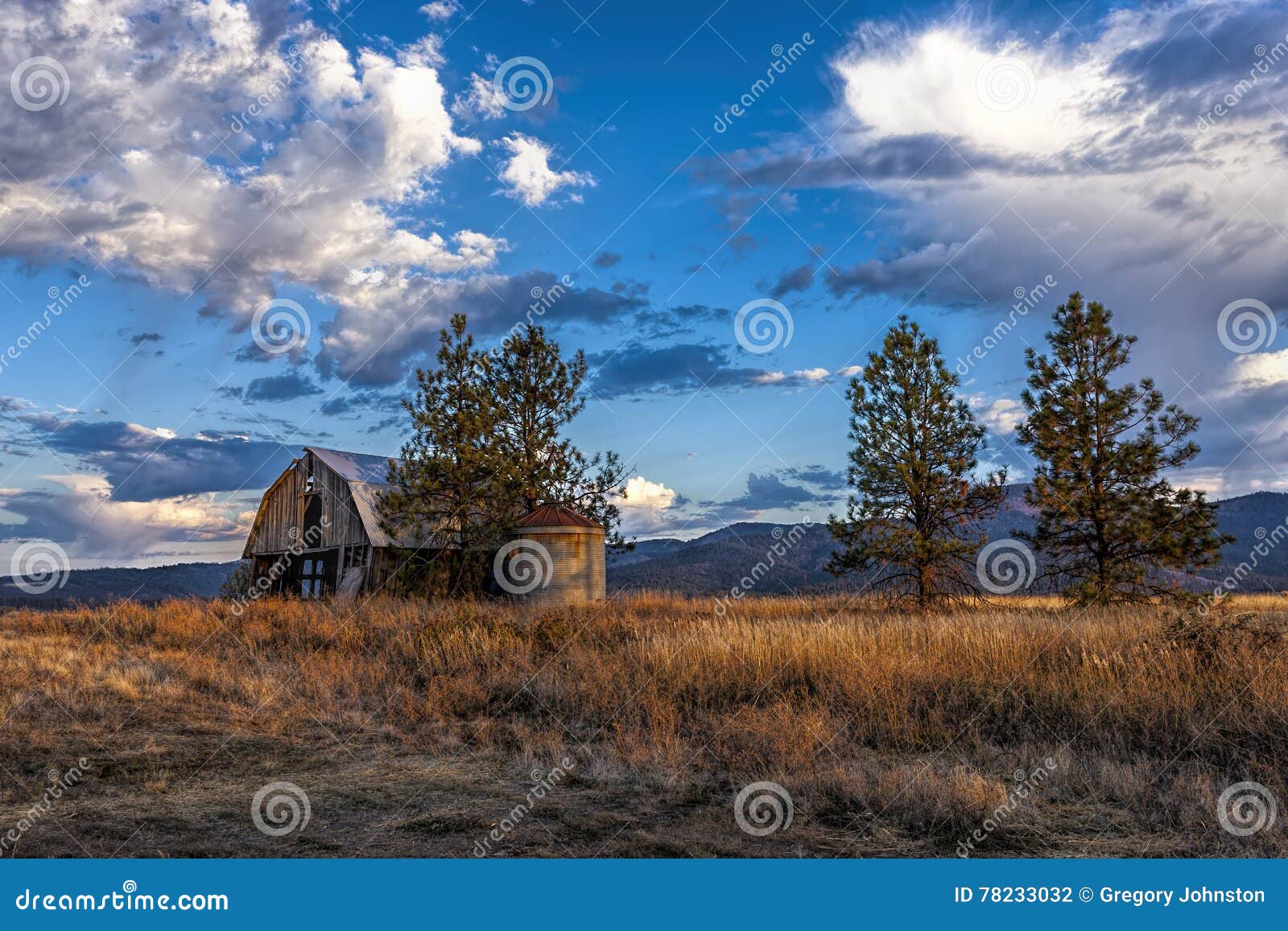 Barn on Rathdrum Prairie. stock photo. Image of idaho 78233032