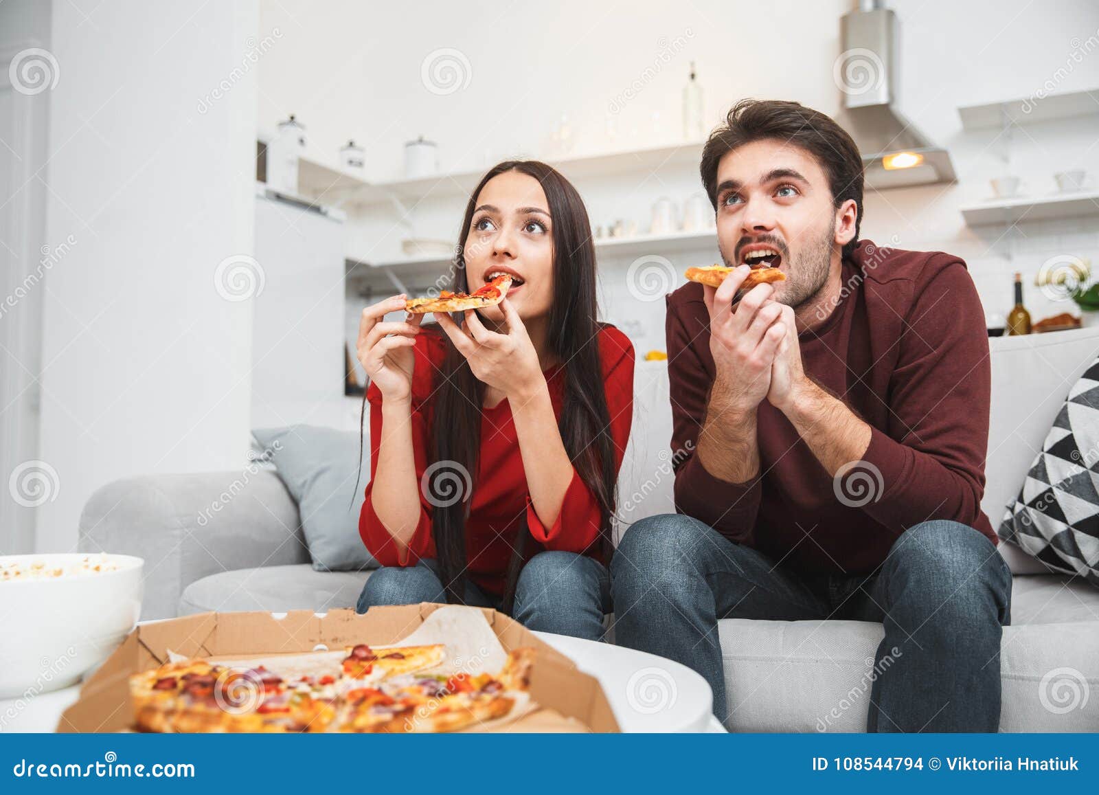 фото у телевизора с пиццей фото 72