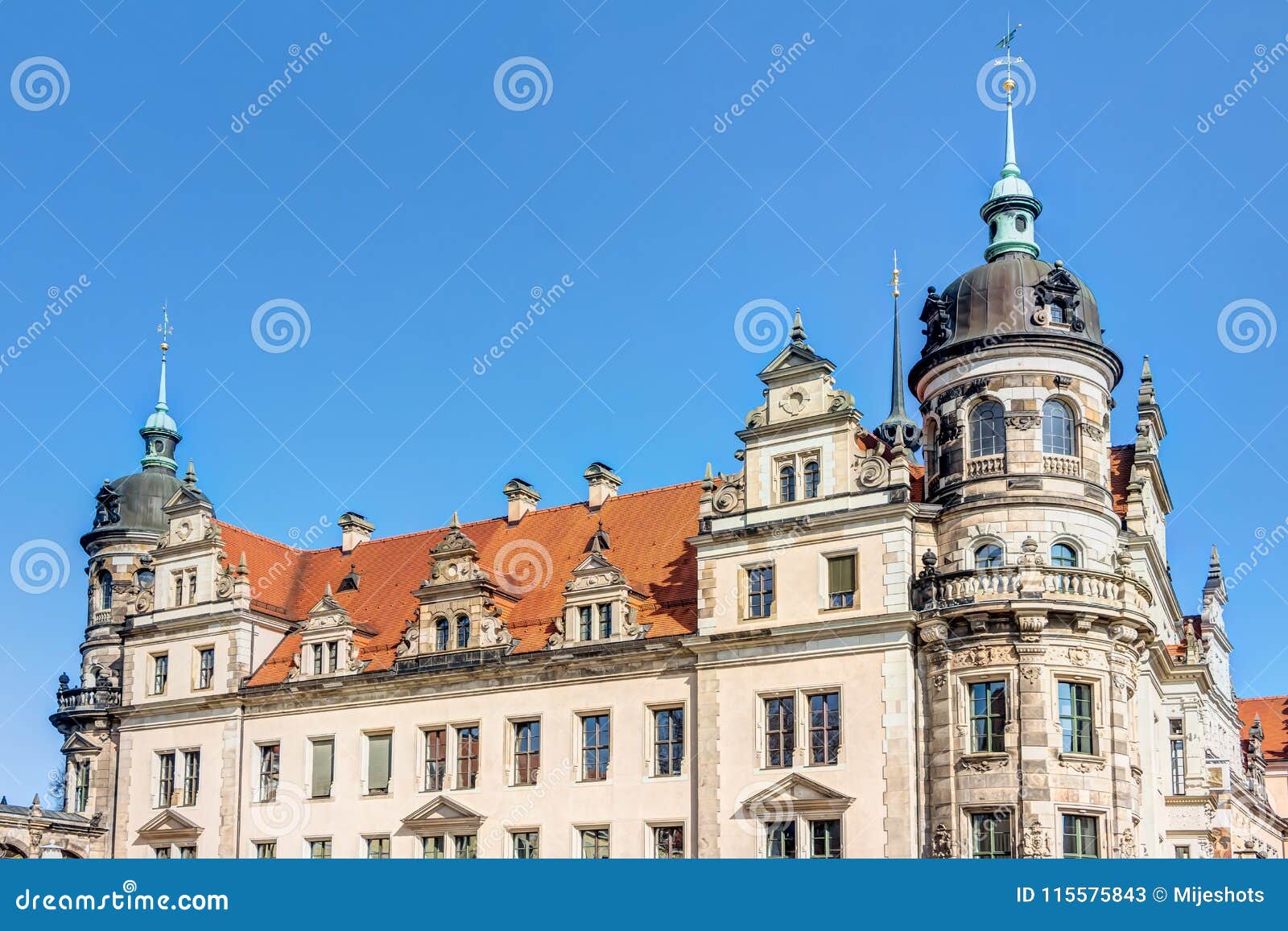 Barocke Architektur in Dresden Stockbild Bild von grün, ansammlungen