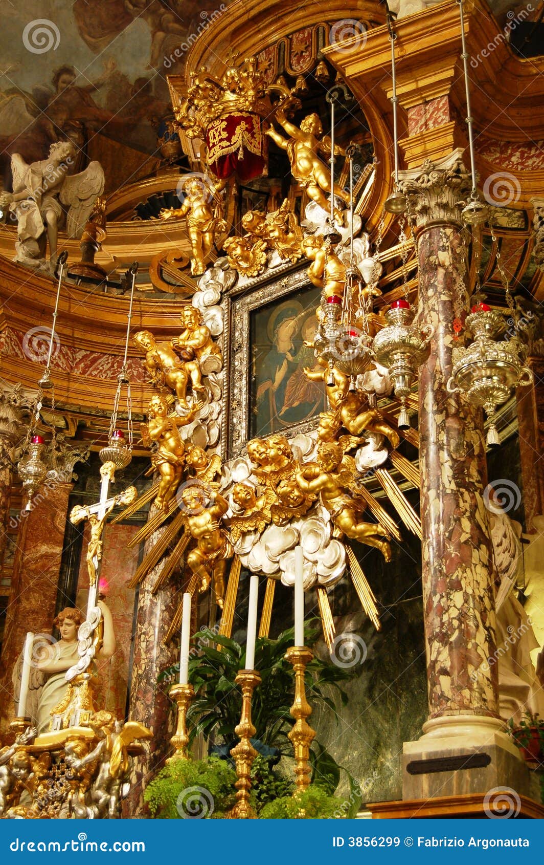 Barocker hoher Altar. Hoher Altar Della Consolata der barocken Kirche in Turin, Italien