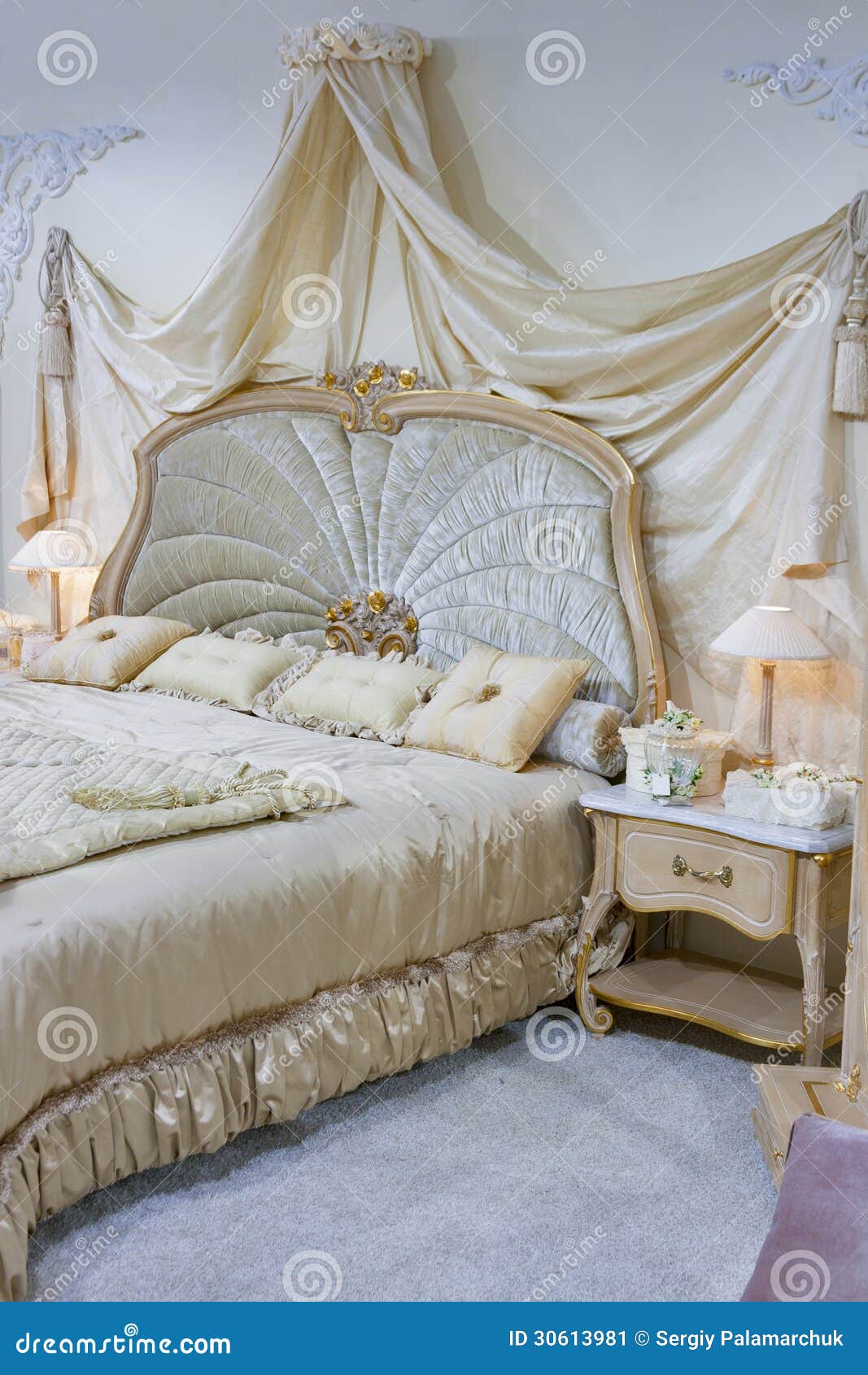 Barockes Schlafzimmer stockbild. Bild von innen, eleganz - 30613981
