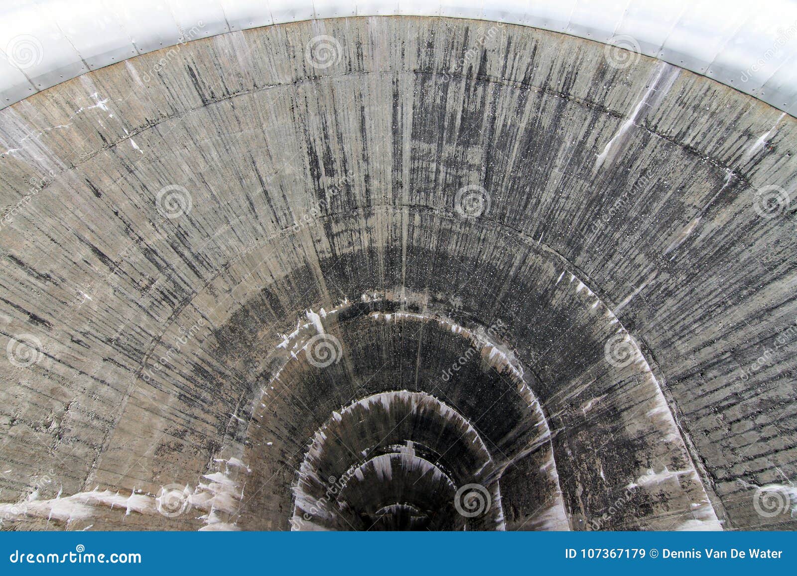 tour de prise d'eau barrage