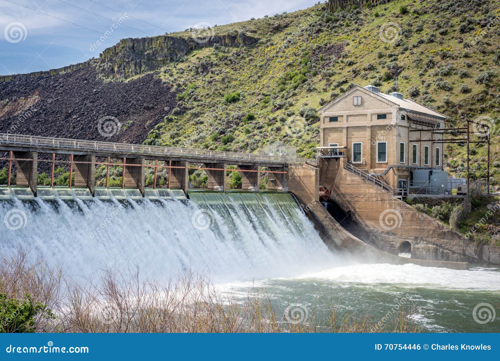 Barrage De Déviation De Rivière De Boise Avec Le Haut écoulement De Ressort  Photo stock - Image du barrage, transfert: 70754446