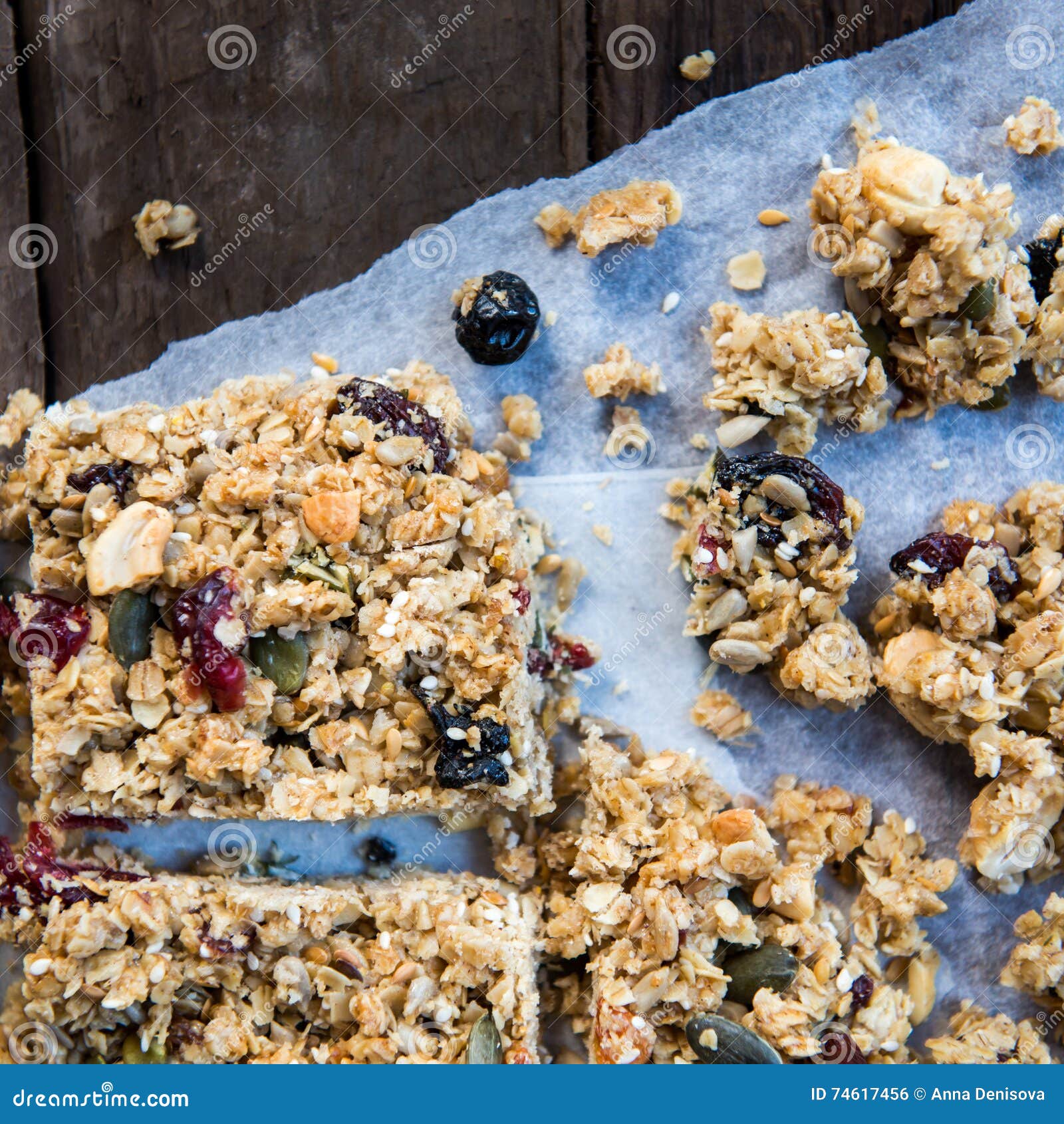 Barras De Granola Hechas En Casa Foto de archivo Imagen de casero, asado 74617456
