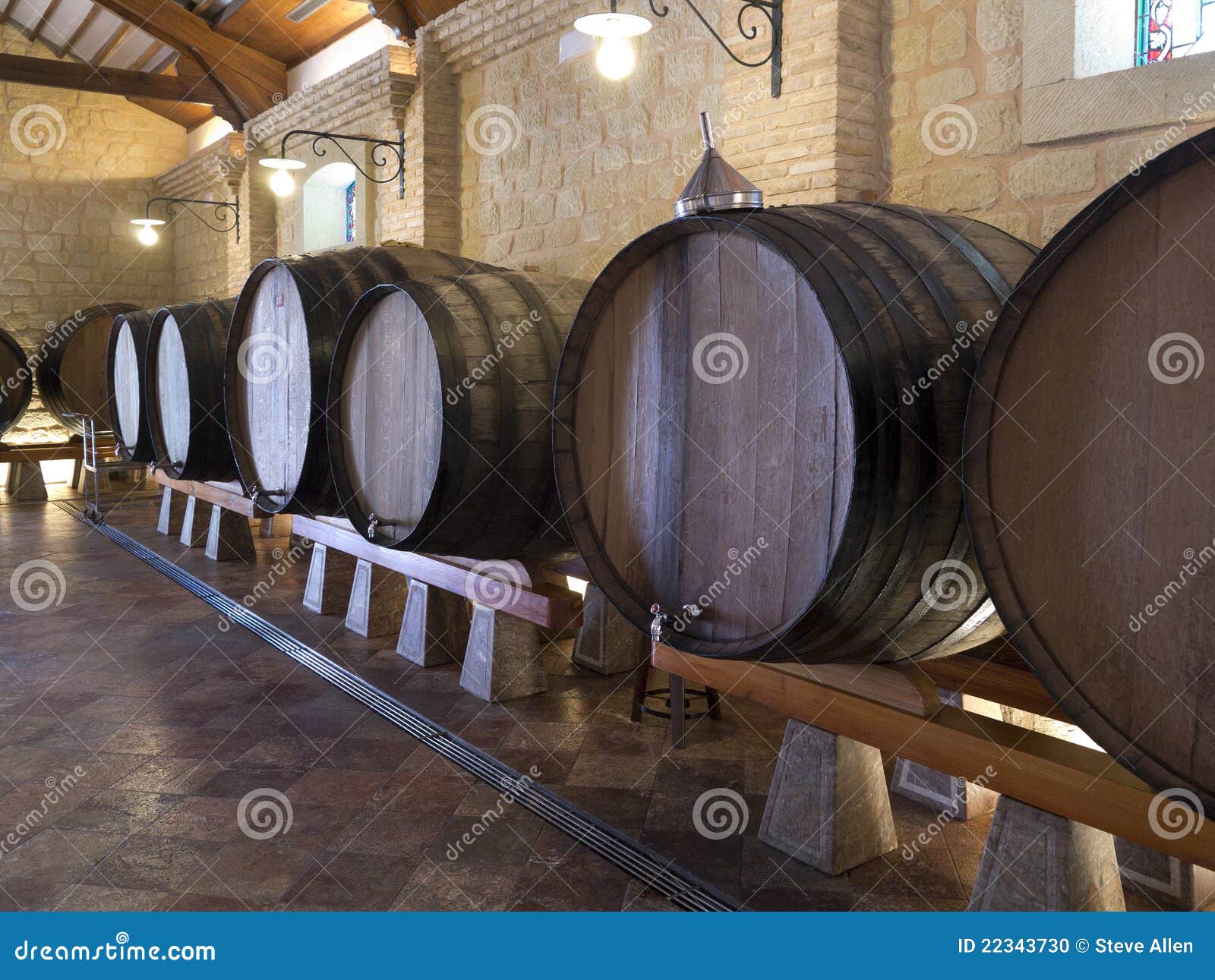 Barrels wine f&ouml;r bodegaspain spanjor. Tr&auml;spain f&ouml;r costa f&ouml;r k&auml;llare f&ouml;r trummablanca-bodega stor spansk wine