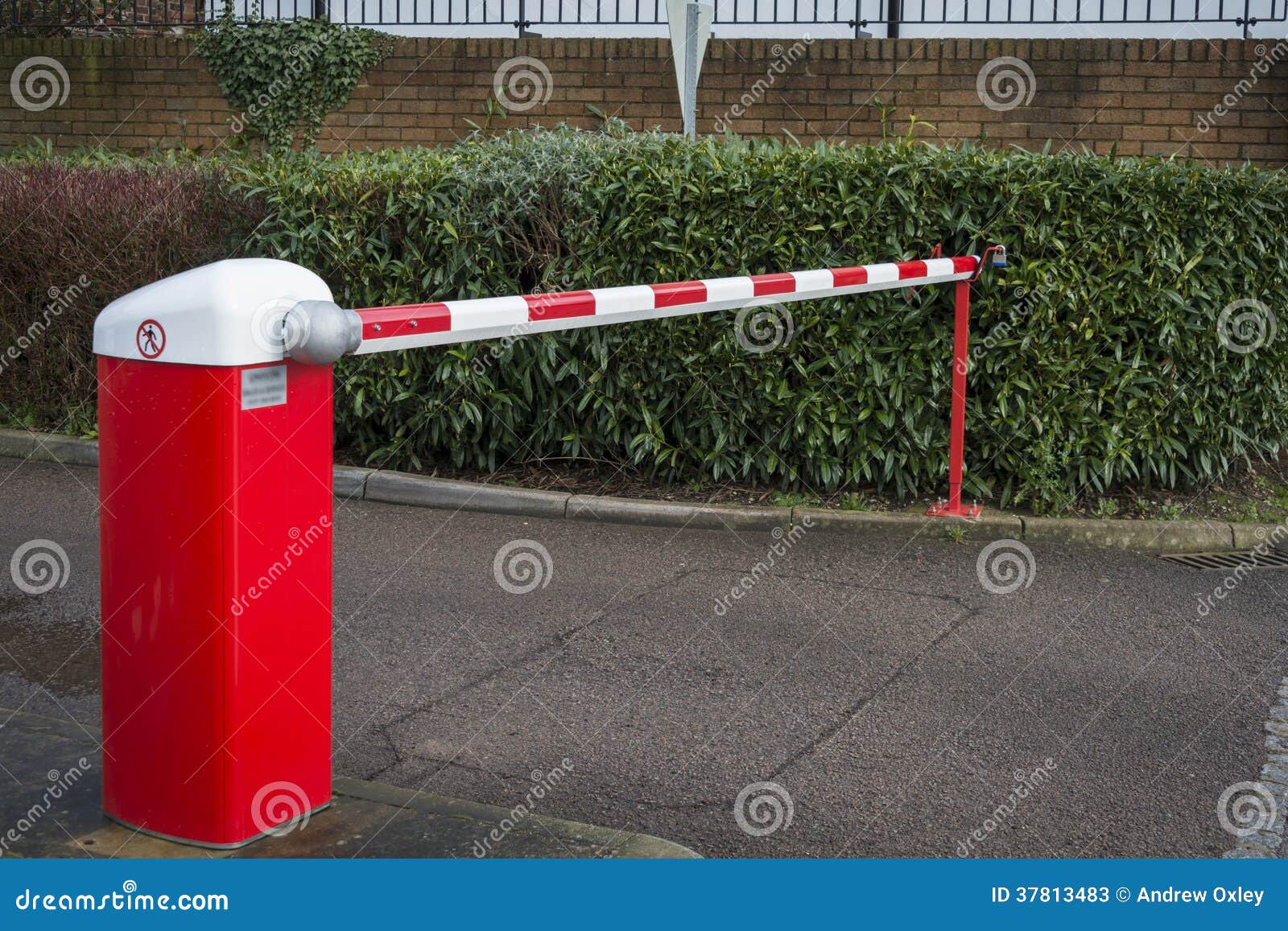 Barrière de parking image stock. Image du restriction - 37813483