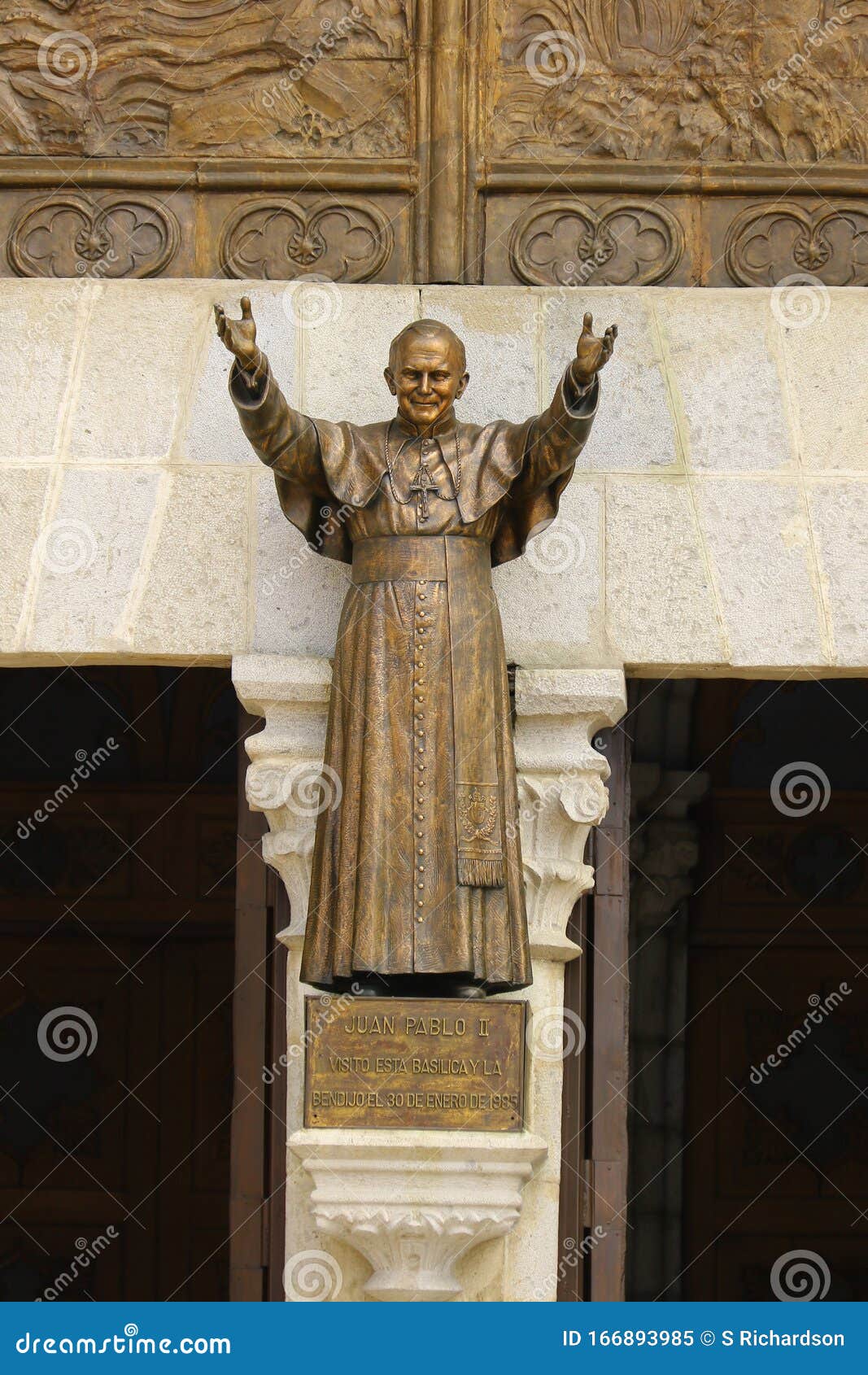Basílica Del Papa Vómito Nacional Juan Pablo II Imagen de archivo - Imagen  de entrada, voto: 166893985